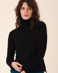 Barre T - Neck in Black - Bliss Boutiques