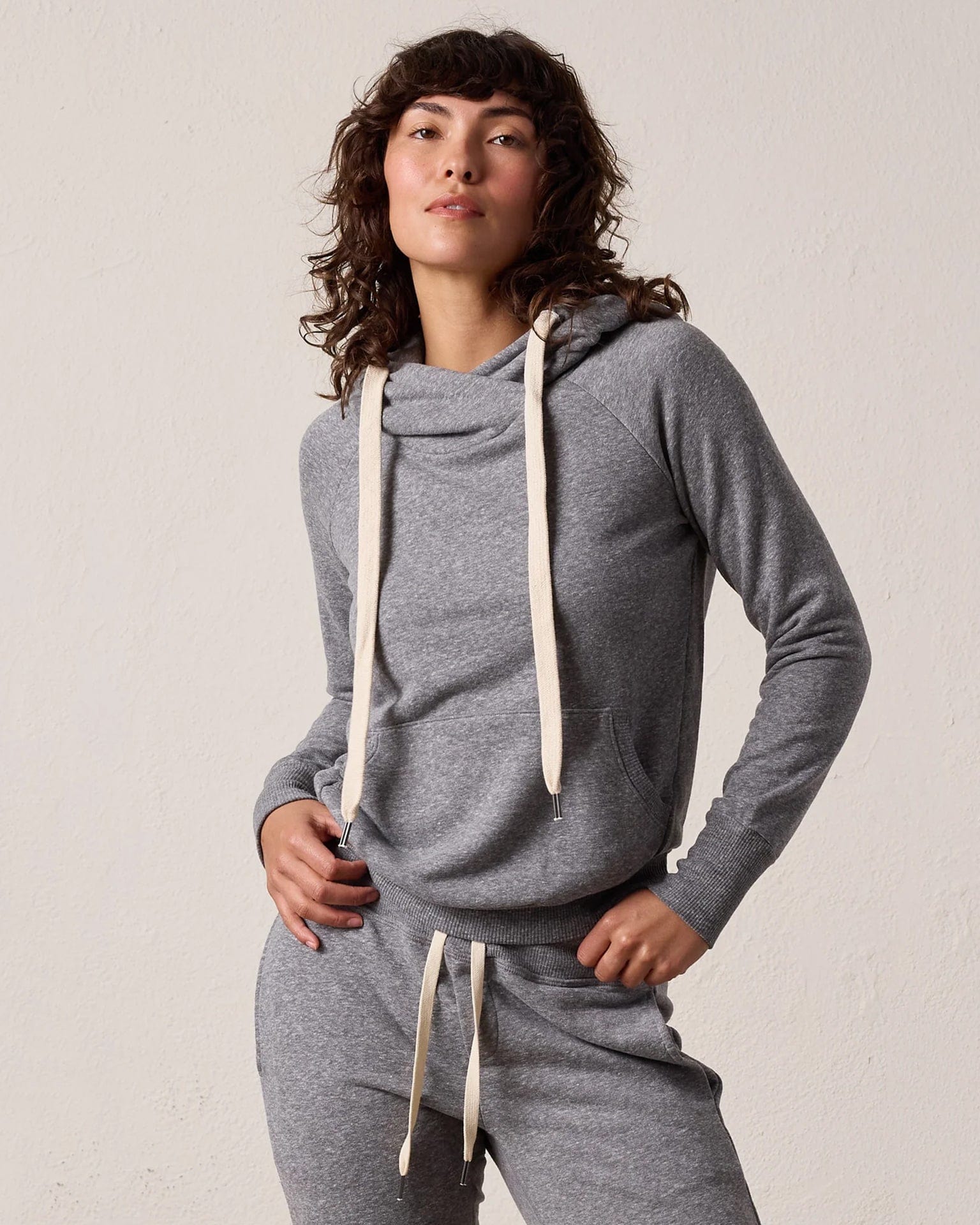 Lisse Fitted Pullover Hoody in Charcoal Heather Grey