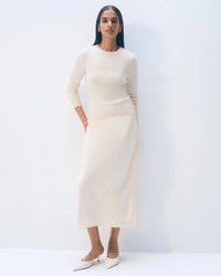 White & Warren Clothing Cashmere Slim Stretch Crew in Soft White