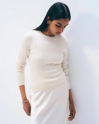 White & Warren Clothing Cashmere Slim Stretch Crew in Soft White