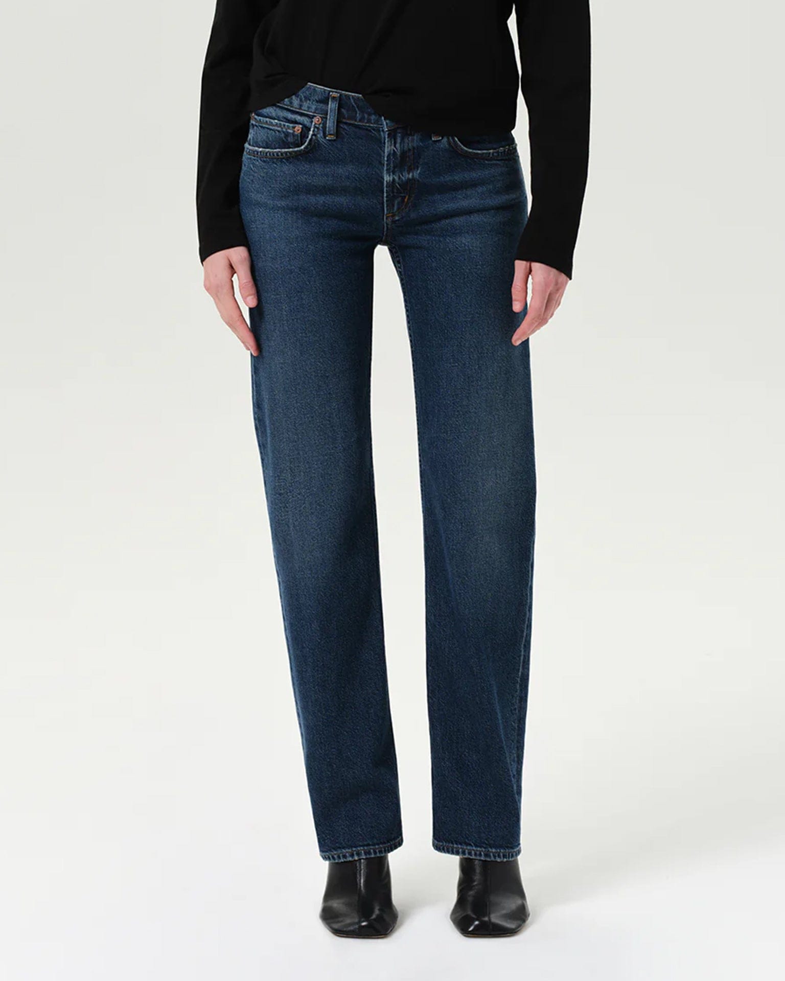 Low Rise Slim 29in Inseam in Slick