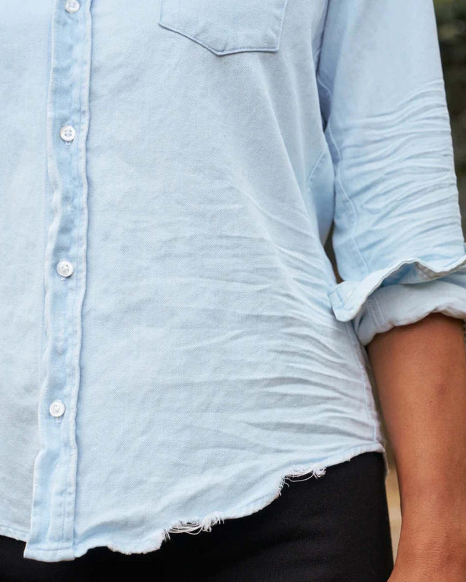 Frank & Eileen Clothing Barry Tailored Button Up Shirt in Classic Blue Wash