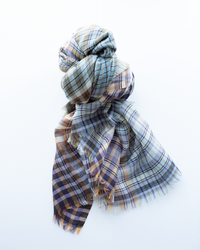 Épice Plaid Wool Scarf in Charcoal