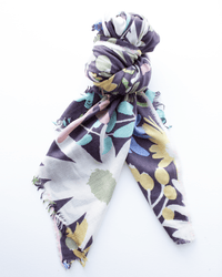Épice Accessories Plum Bold Daisy Wool Silk & Cashmere Scarf in Plum