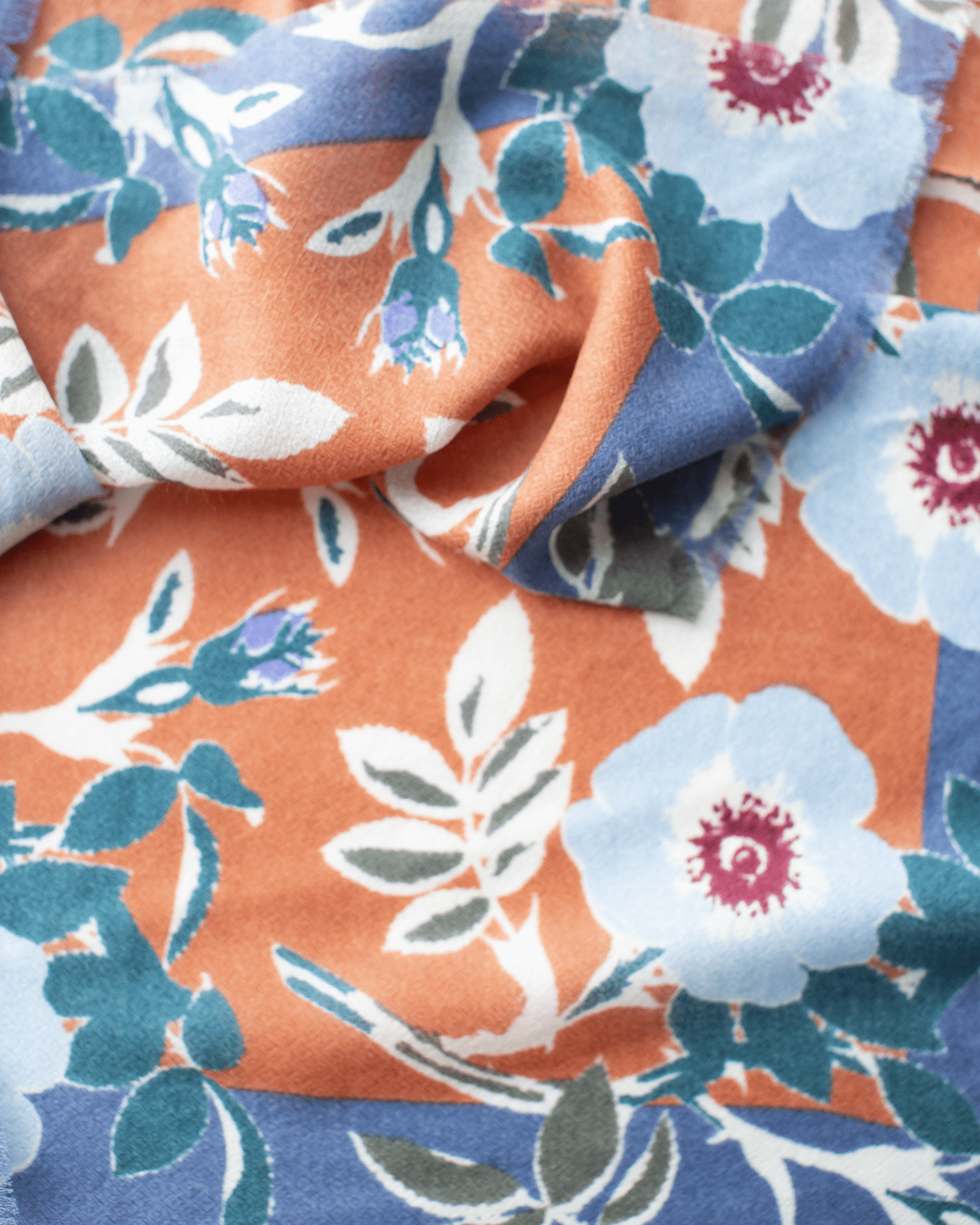 Épice Accessories Caramel Bold Daisy Wool Silk & Cashmere Bandana in Caramel