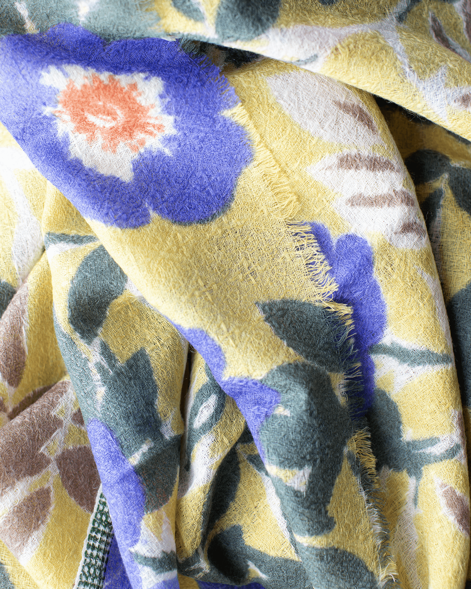 Épice Accessories Ginger Pop Flower Wool Scarf in Ginger