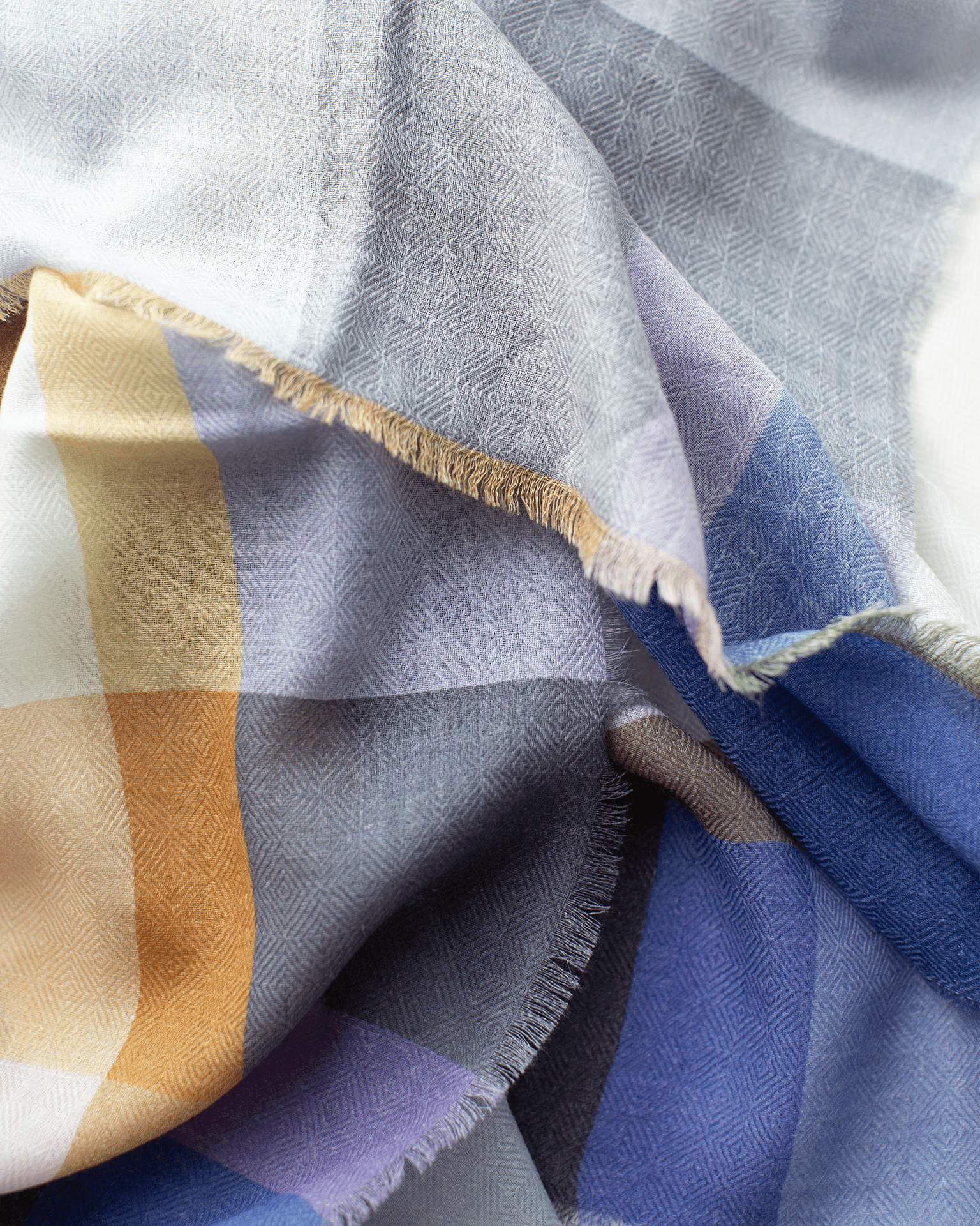 Épice Accessories Silver Iconic Check 7 Bandana in Silver