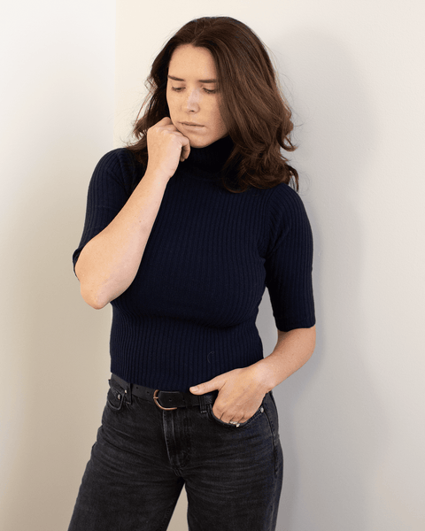 Autumn Cashmere Cropped Elbow Sleeve Rib Turtleneck in Navy