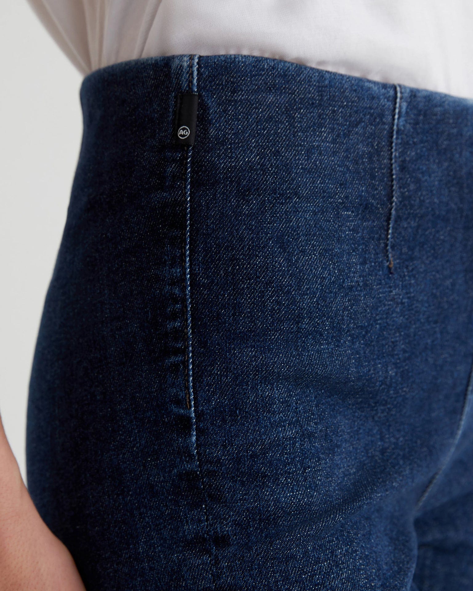 AG Jeans Farrah Boot Crop Pull On in Hyacinth