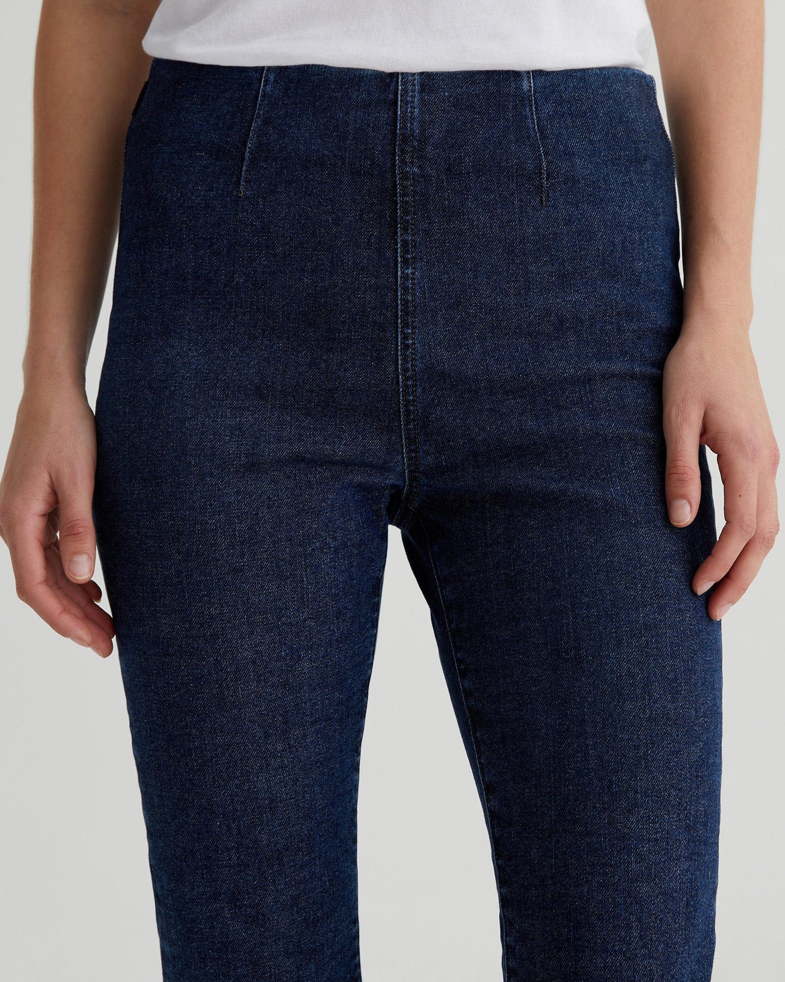 AG Jeans Farrah Boot Crop Pull On in Hyacinth