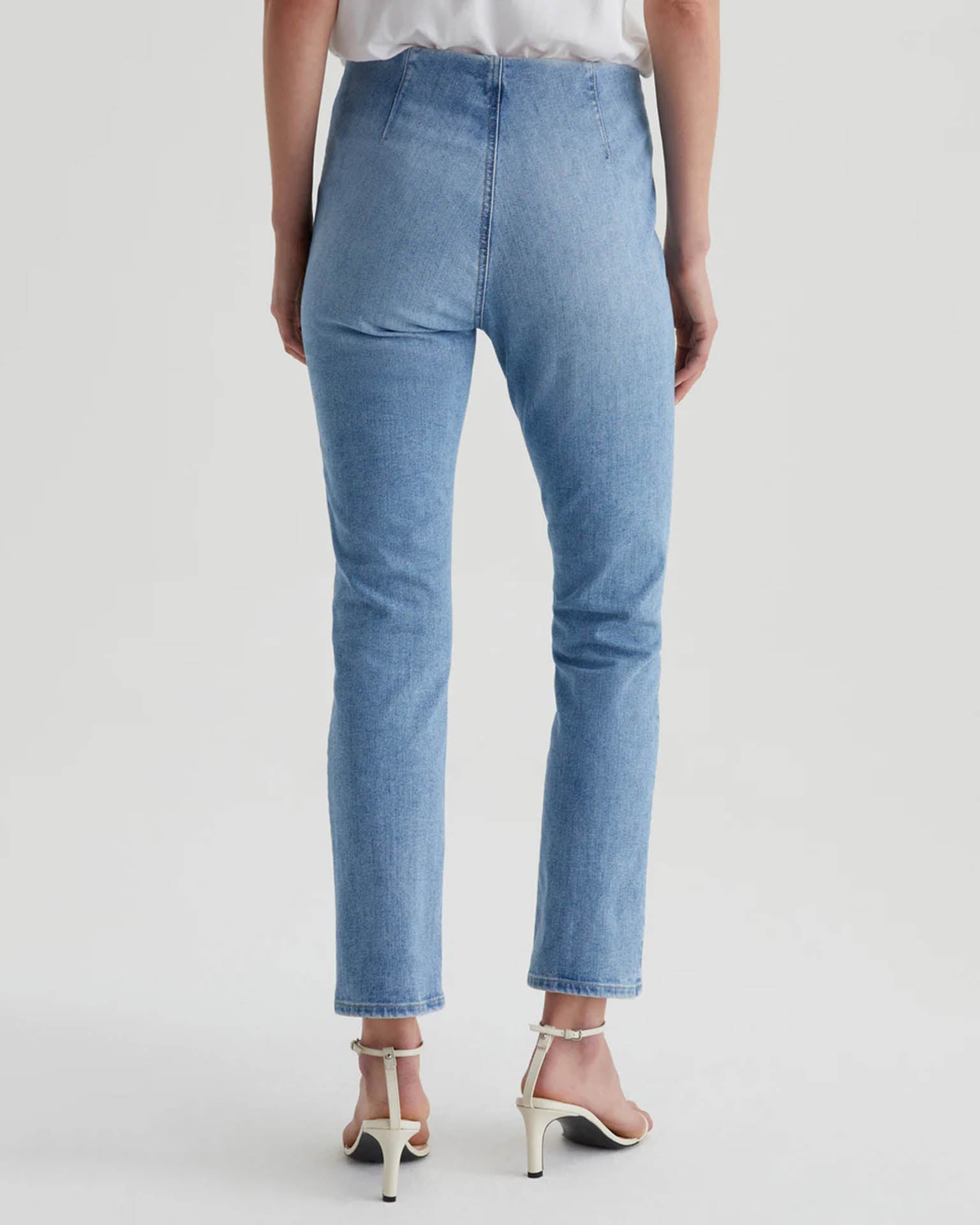 AG Jeans Mari Crop Pull On in Mirror