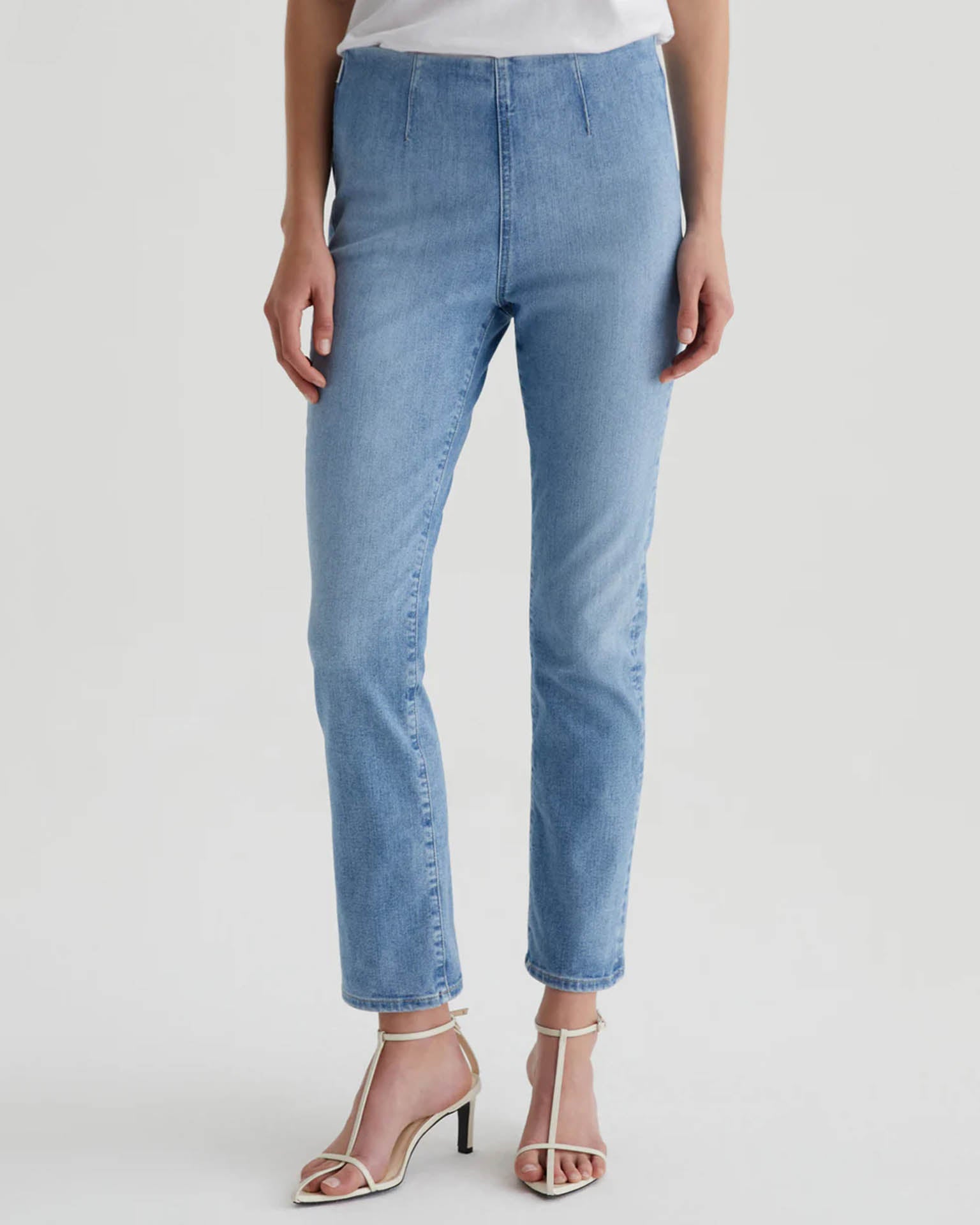 AG Jeans Mari Crop Pull On in Mirror