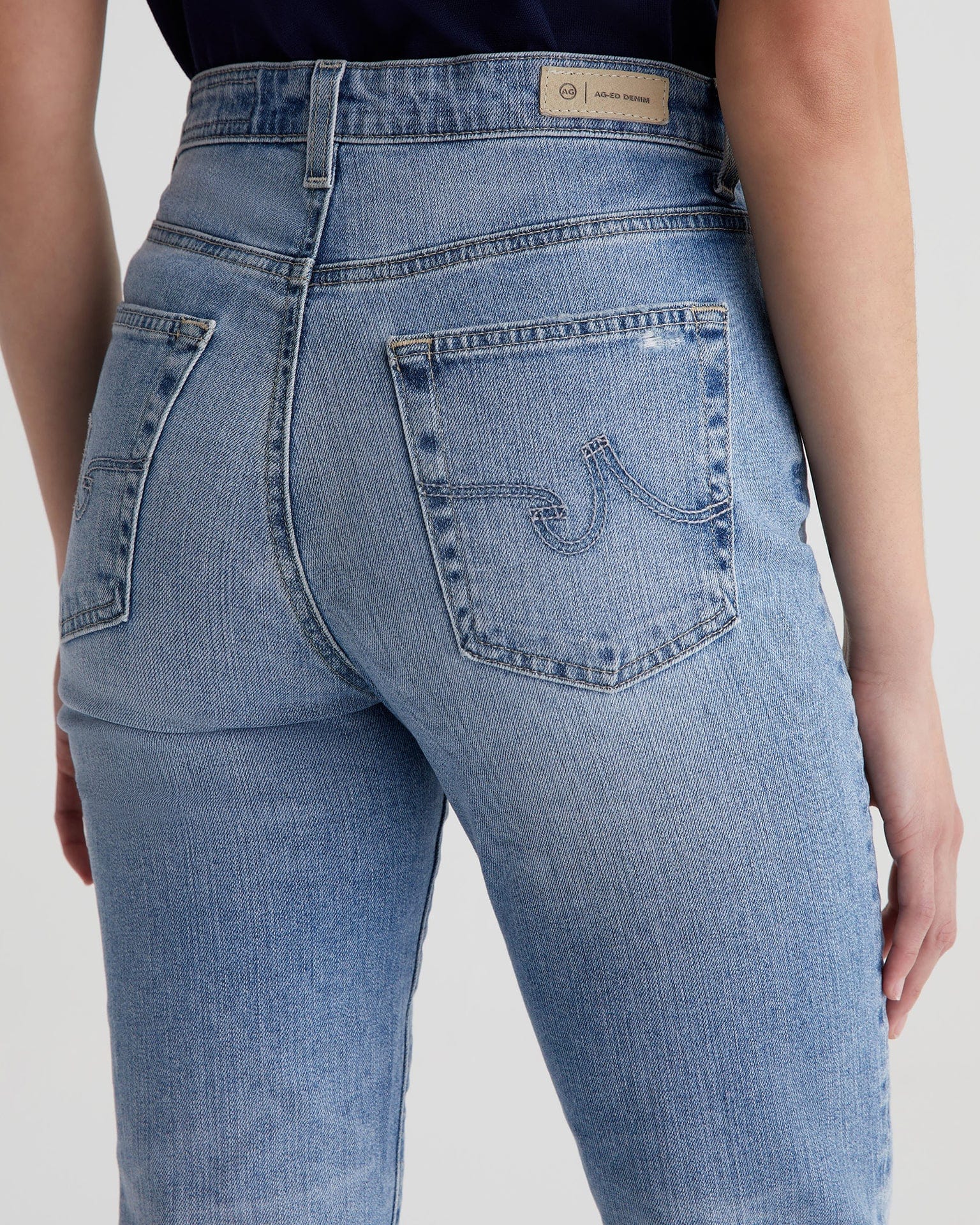 AG Jeans Saige Crop in 22Ys Whisper