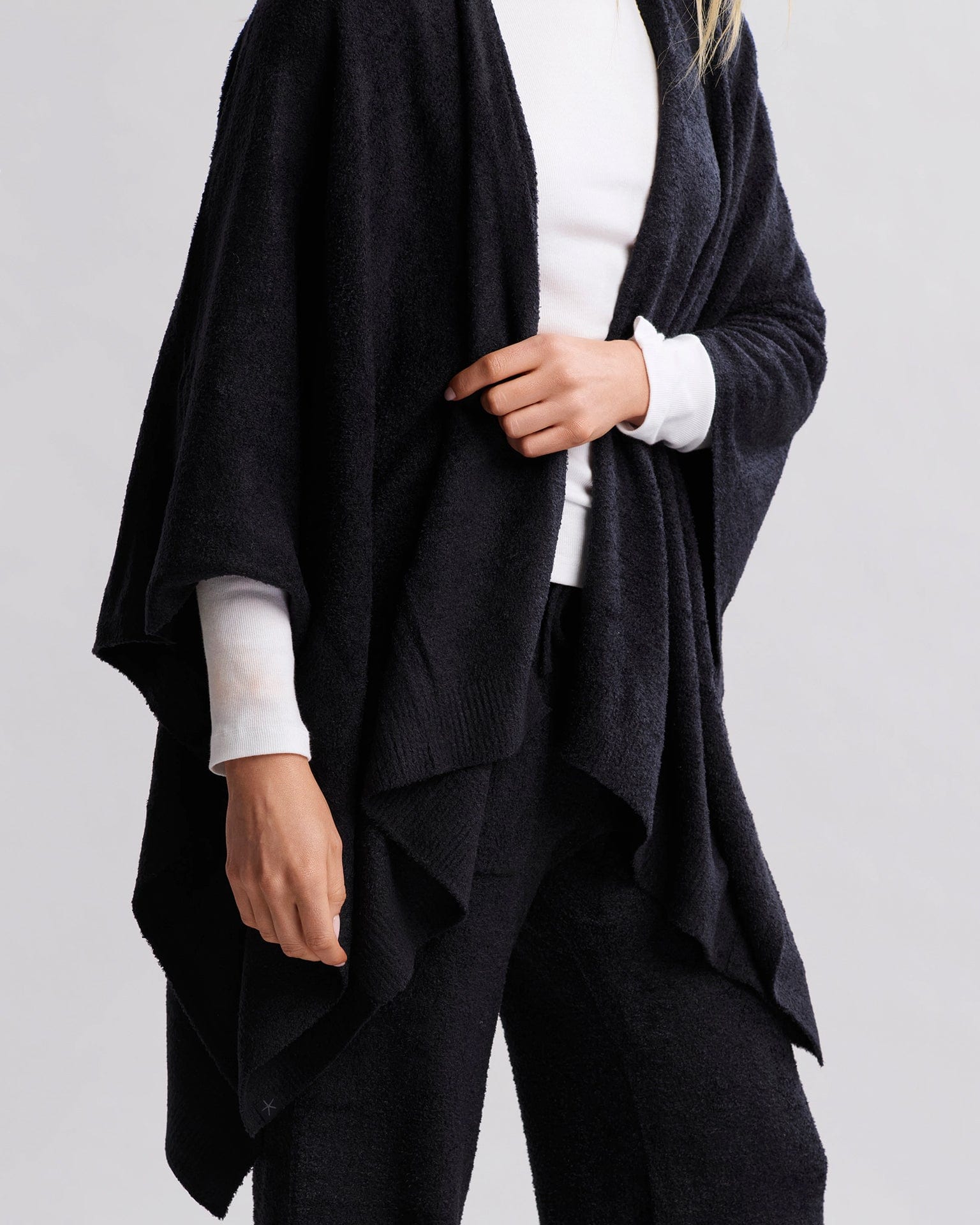 Barefoot Dreams CCL Weekend Wrap in Black