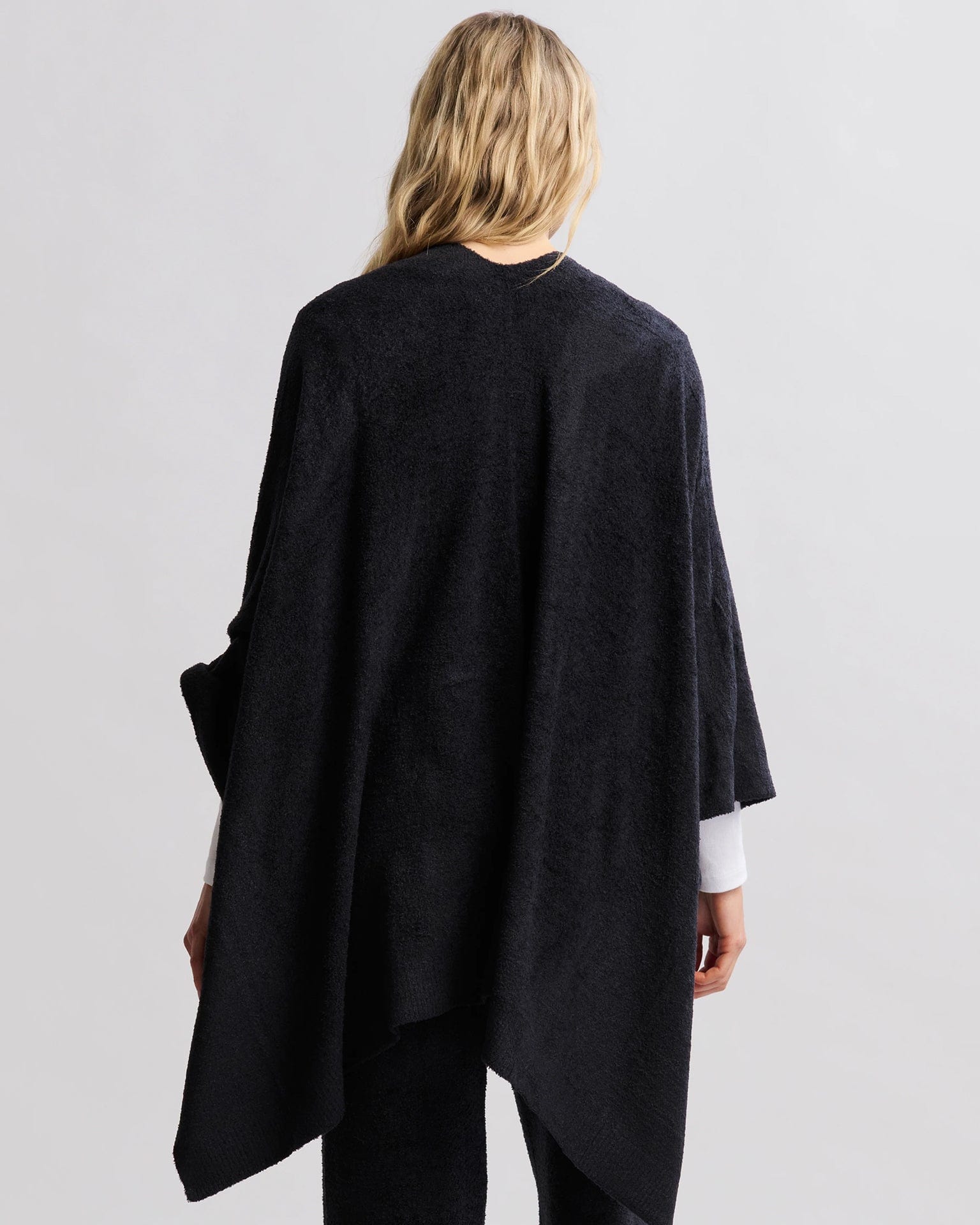 Barefoot Dreams CCL Weekend Wrap in Black