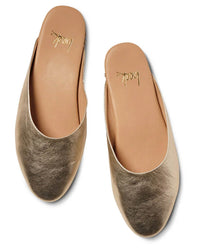 beek.. Phoebe in Gold
