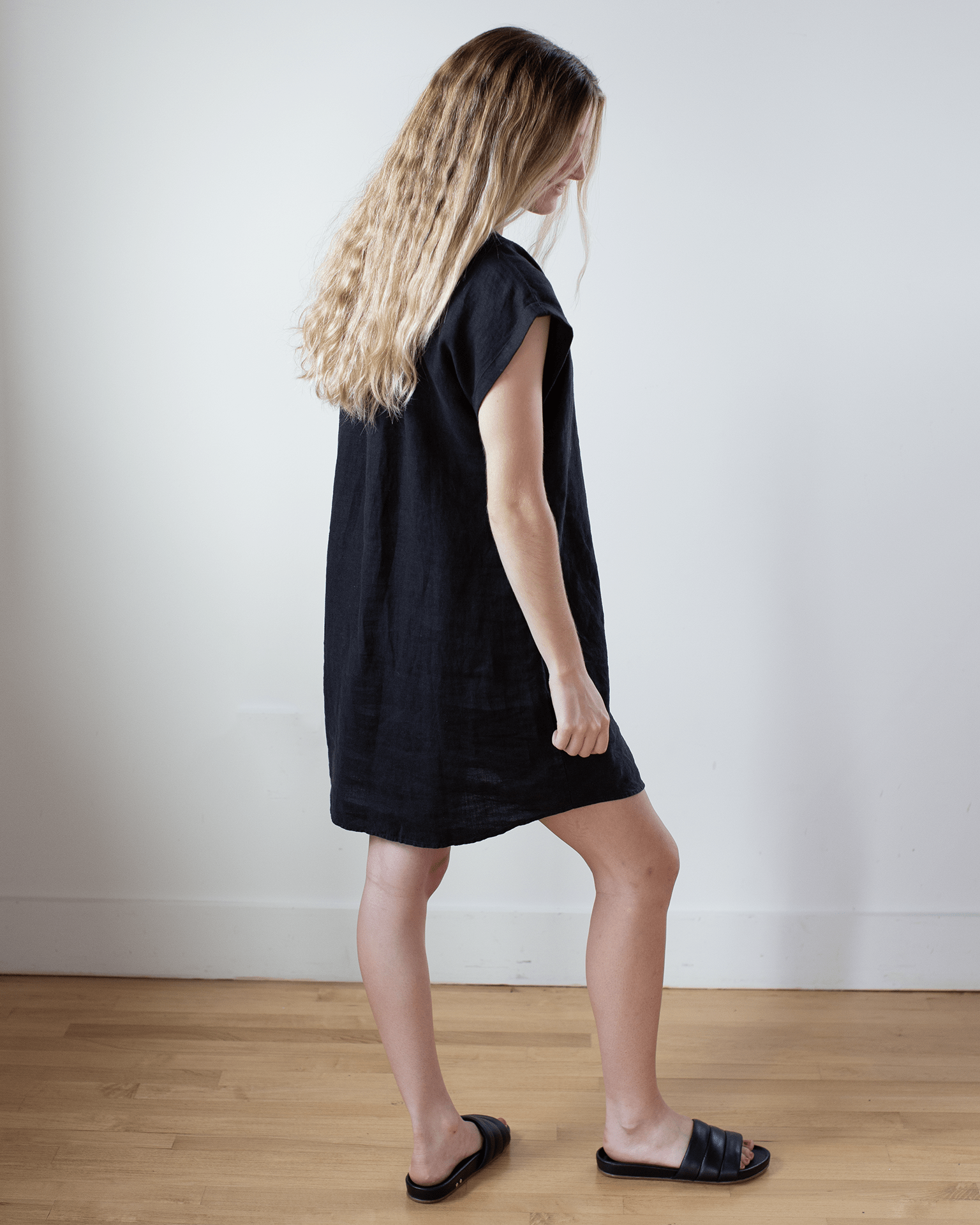 Bella Dahl Cap Sleeve Henley Dress in Black