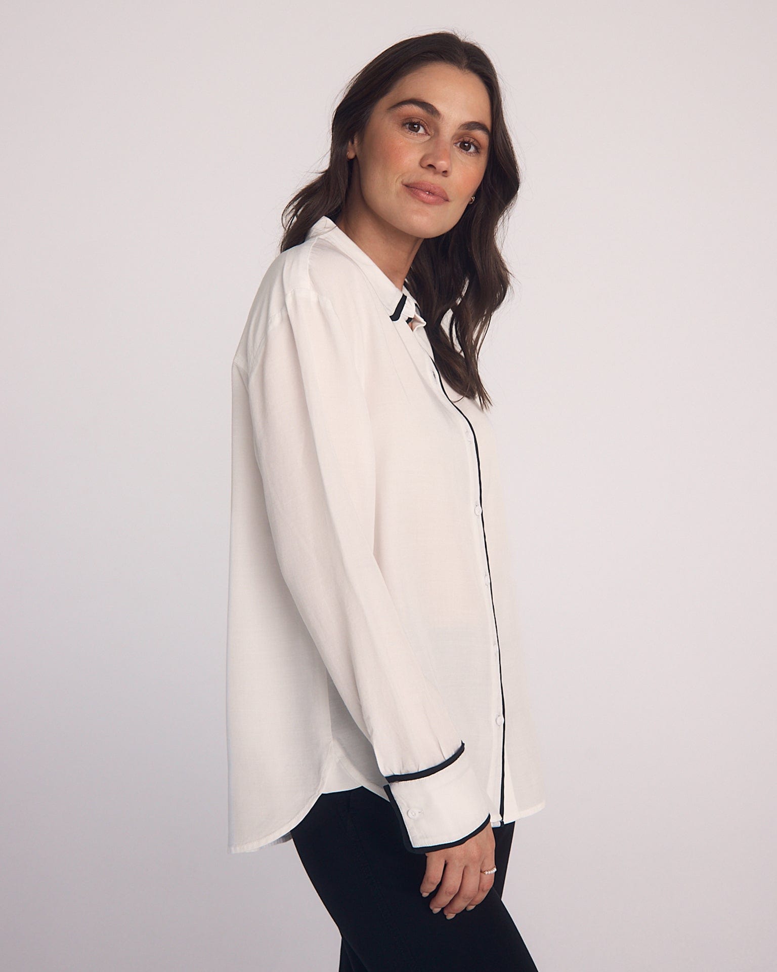 Bella Dahl Contrast Trim Shirt in Off White