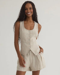 Bella Dahl Double Pleat Short in Linen Sand