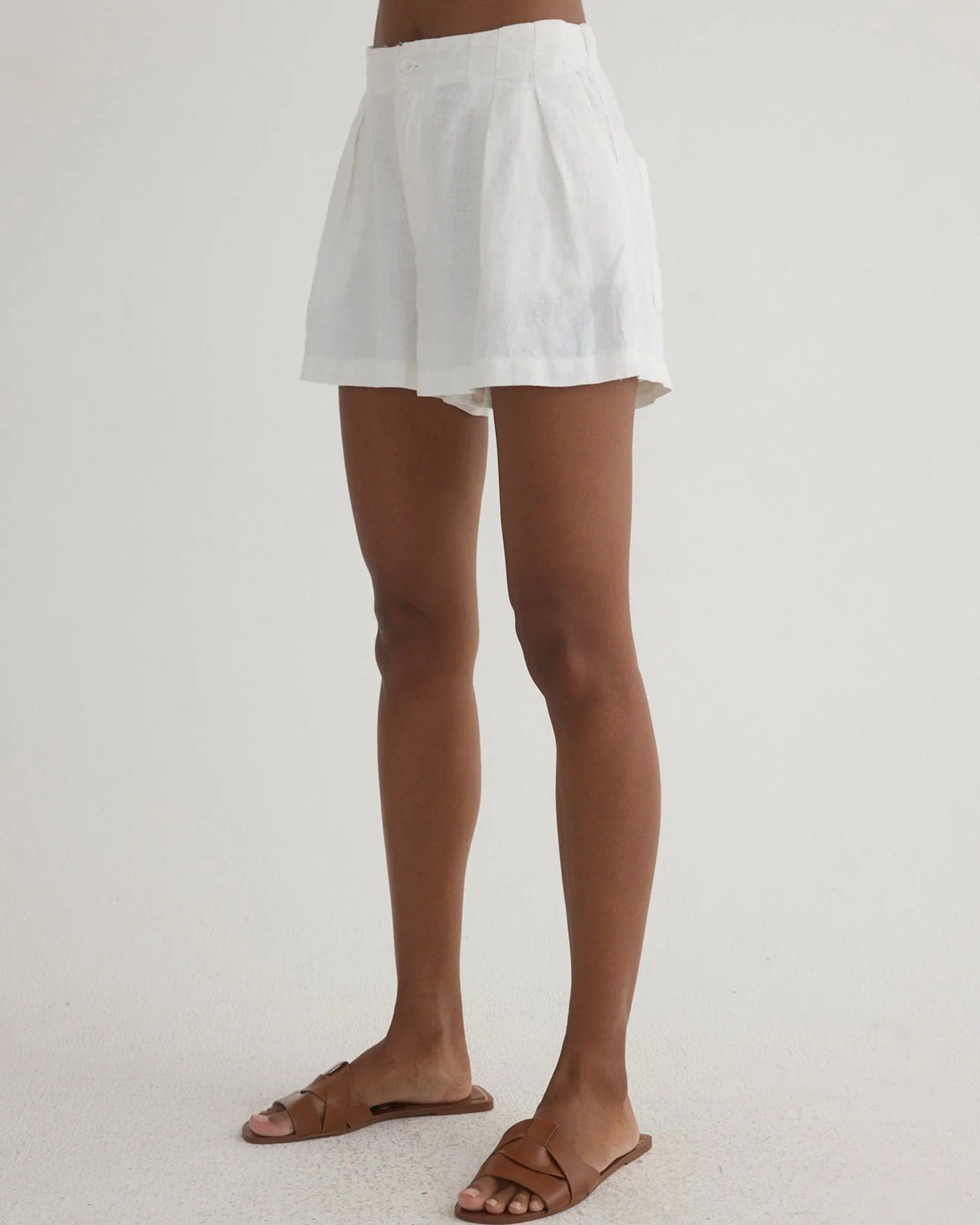 Bella Dahl Double Pleat Short in White