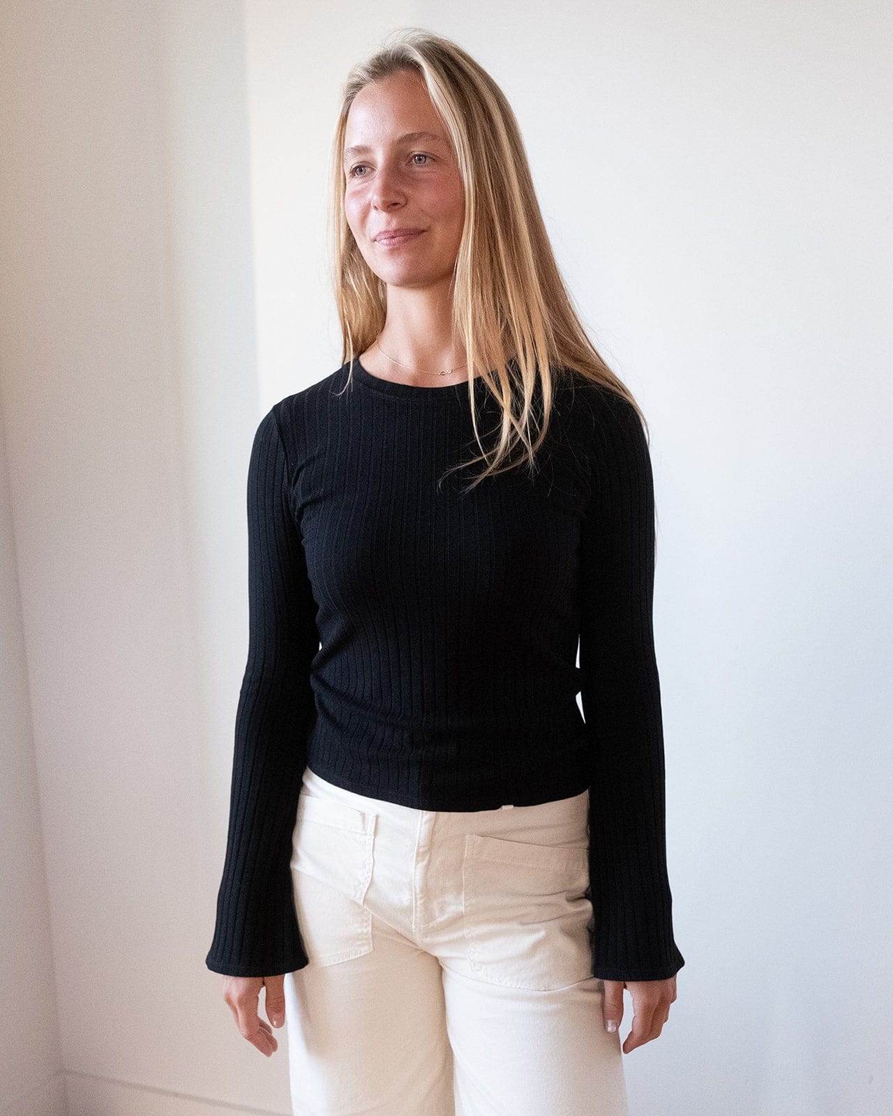 Bella Dahl Long Sleeve Rib Crew Tee in Black