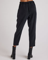Bella Dahl Nico Clean Waist Slouchy Trouser in Black