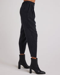 Bella Dahl Nico Clean Waist Slouchy Trouser in Black