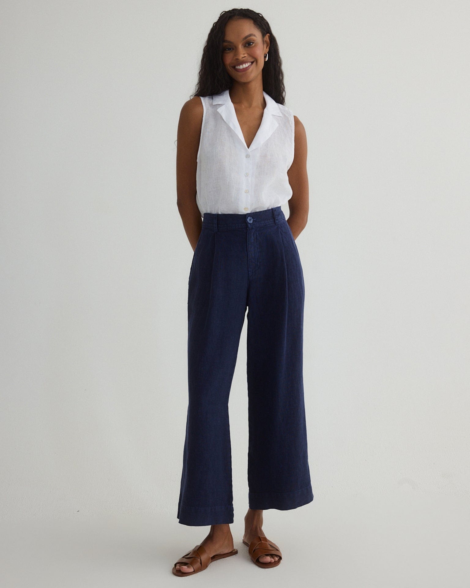 Bella Dahl Pleated Wide Leg Ankle Pant in Italian Navy