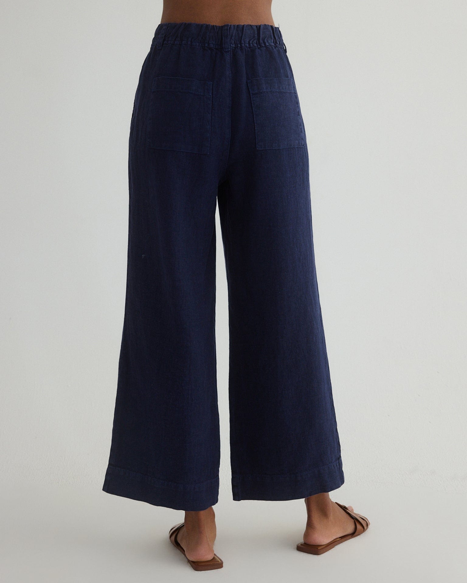 Bella Dahl Pleated Wide Leg Ankle Pant in Italian Navy
