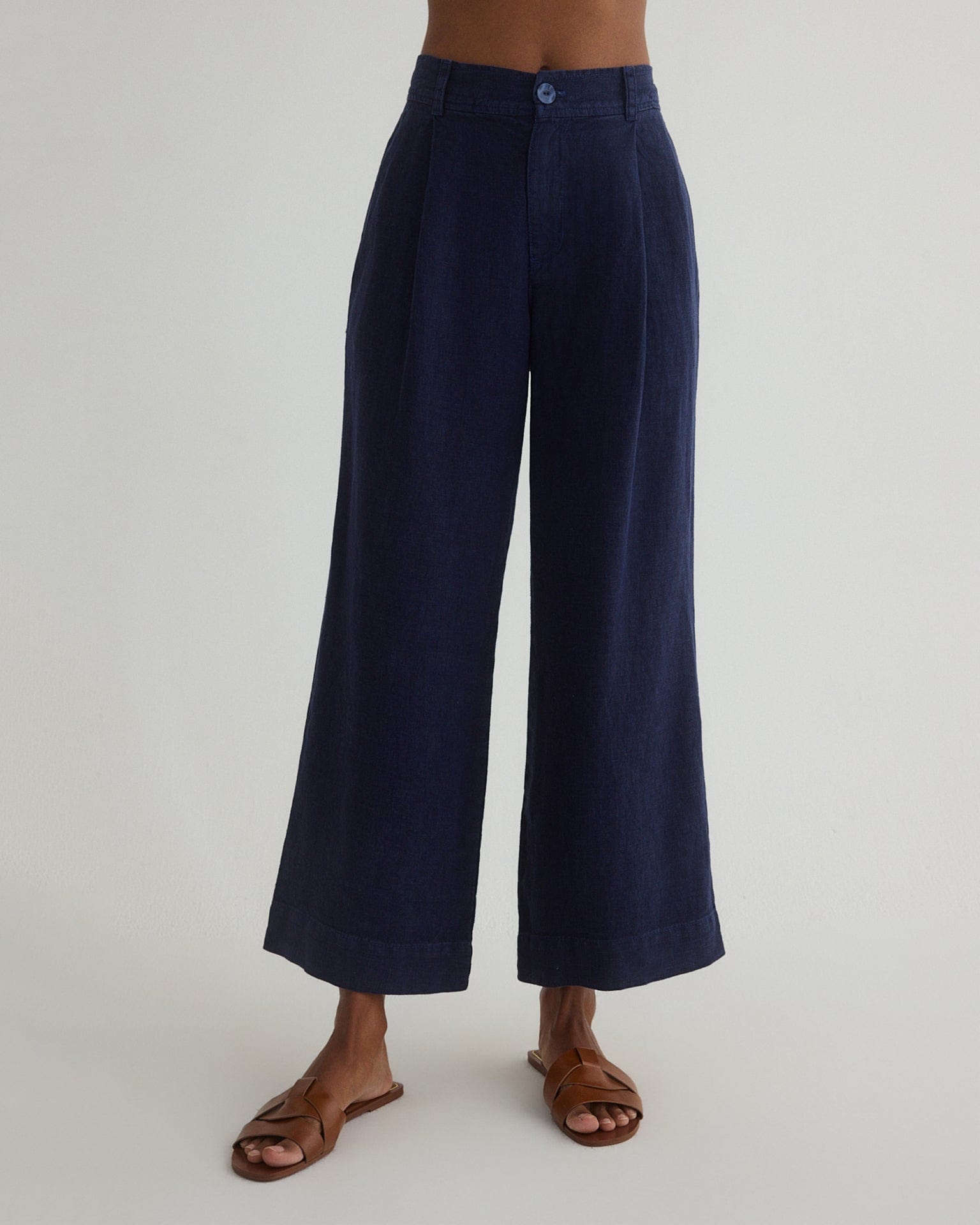 Bella Dahl Pleated Wide Leg Ankle Pant in Italian Navy