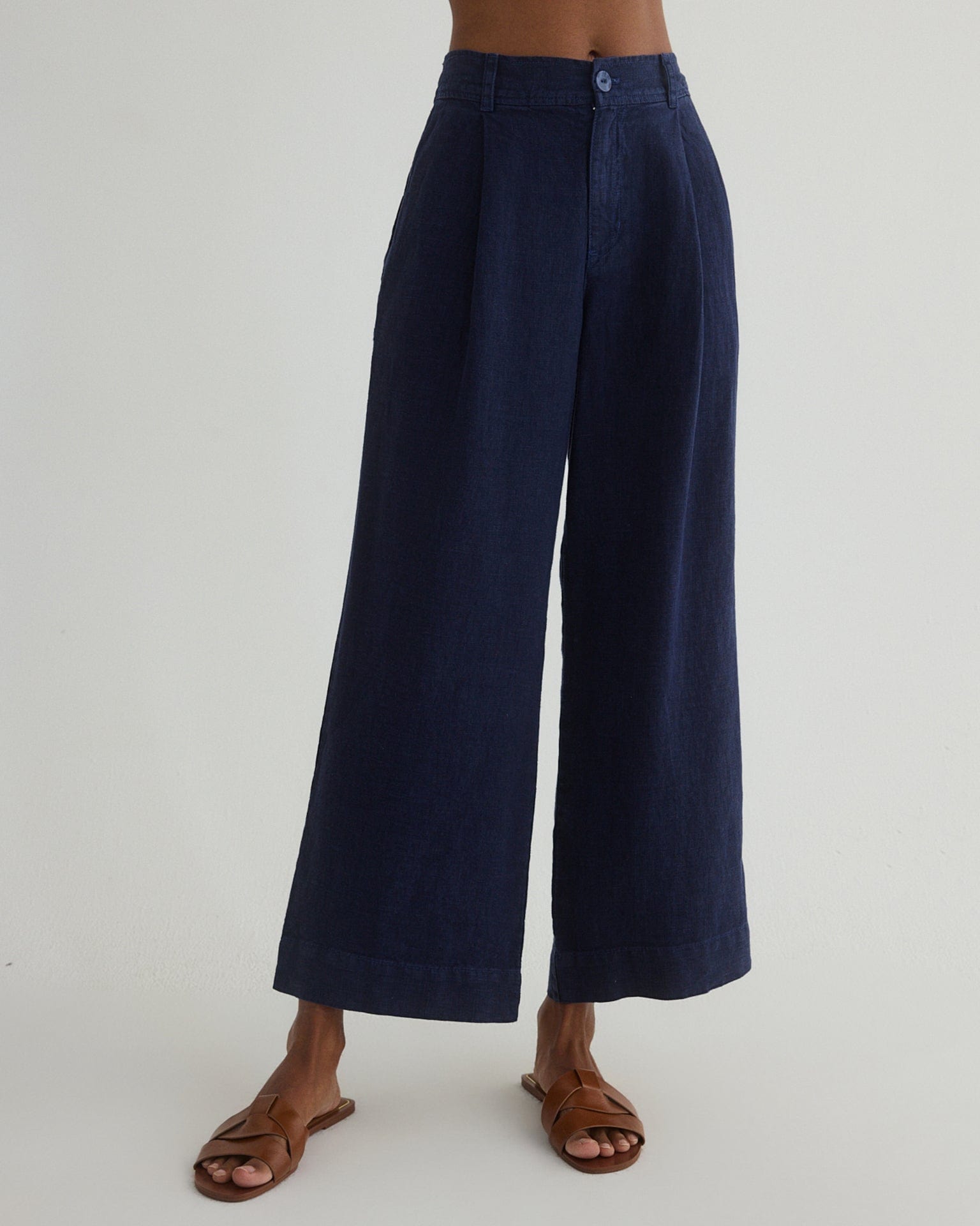 Bella Dahl Pleated Wide Leg Ankle Pant in Italian Navy