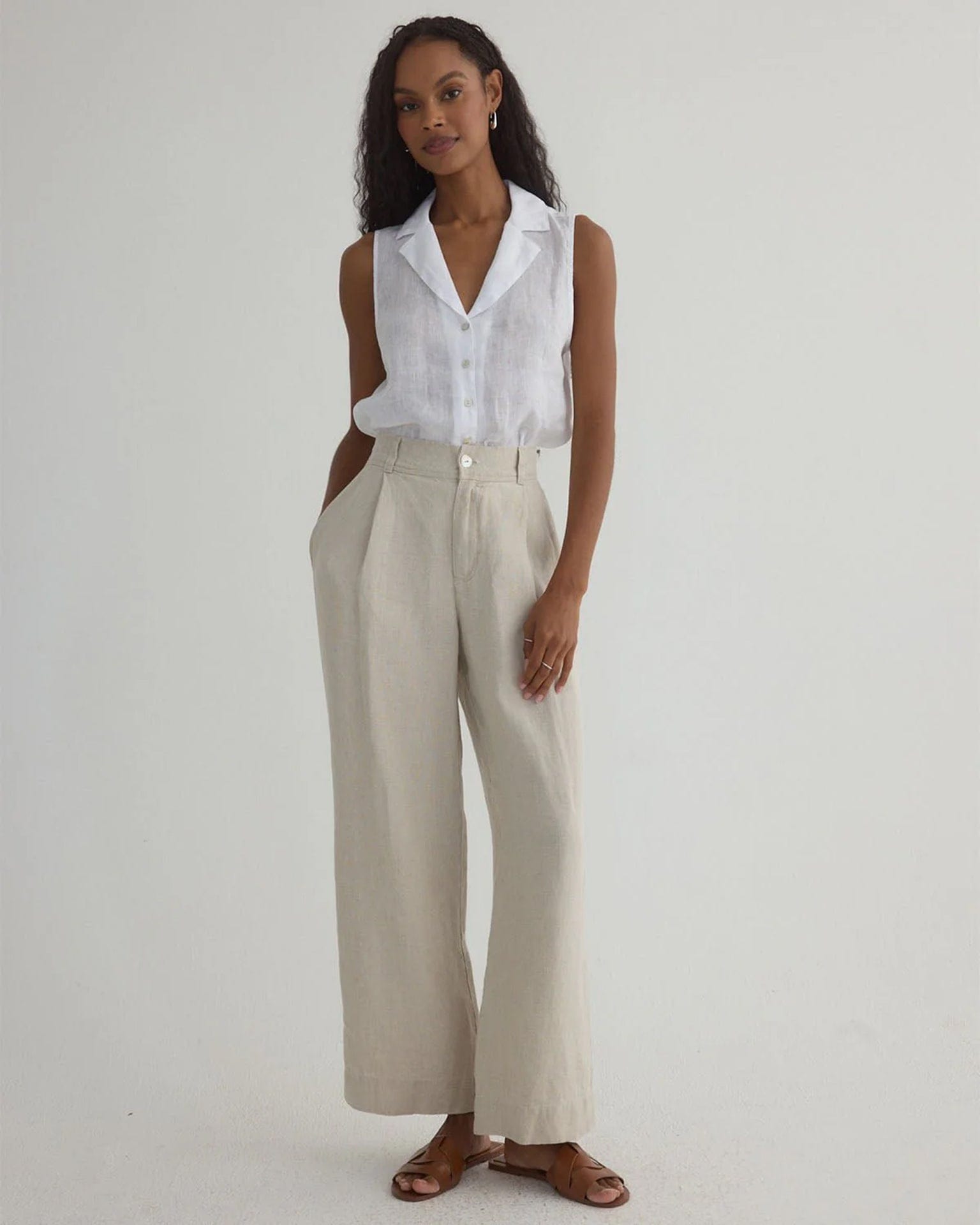 Bella Dahl Pleated Wide Leg Ankle Pant in Linen Sand