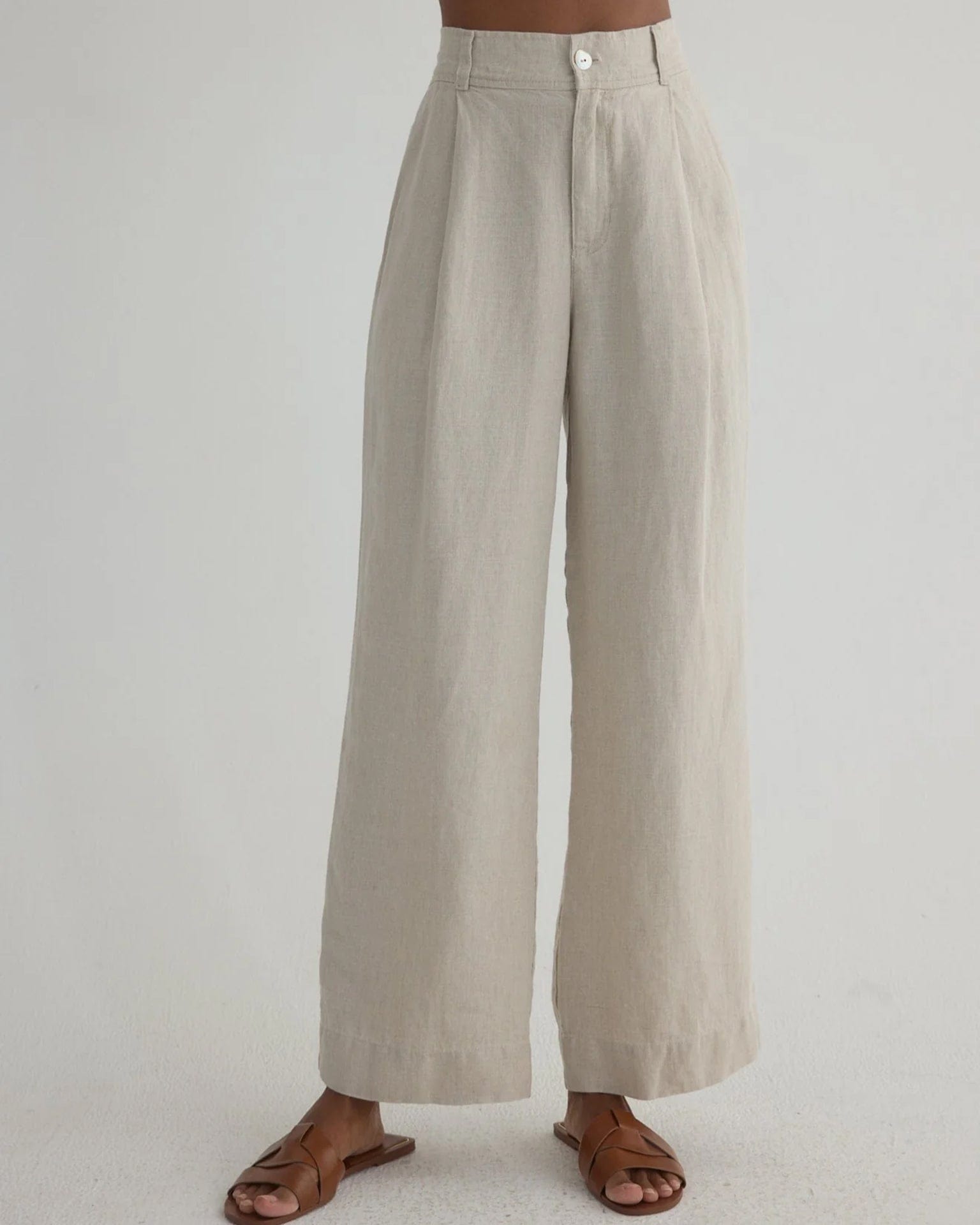 Bella Dahl Pleated Wide Leg Ankle Pant in Linen Sand