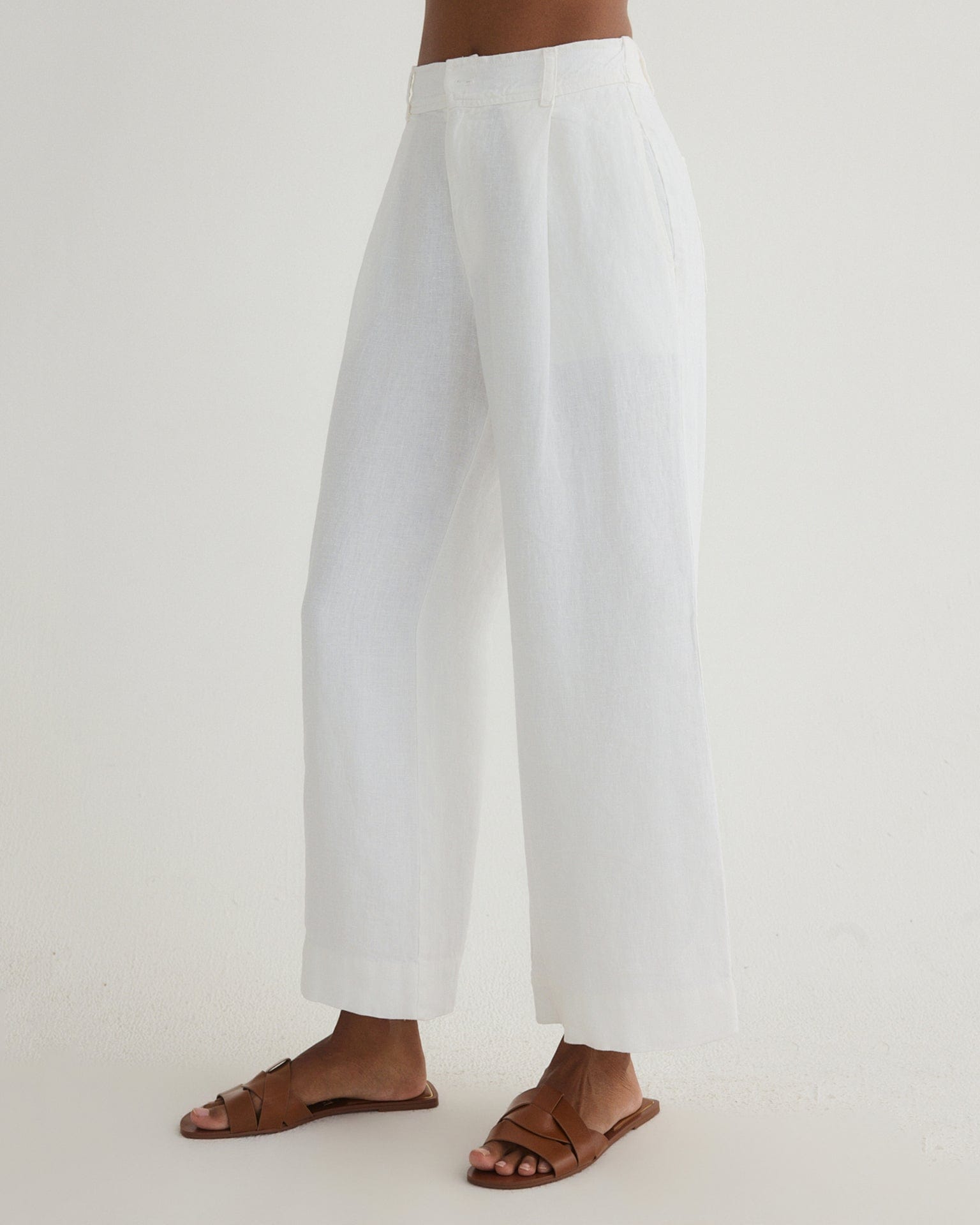 Bella Dahl Pleated Wide Leg Ankle Pant in White