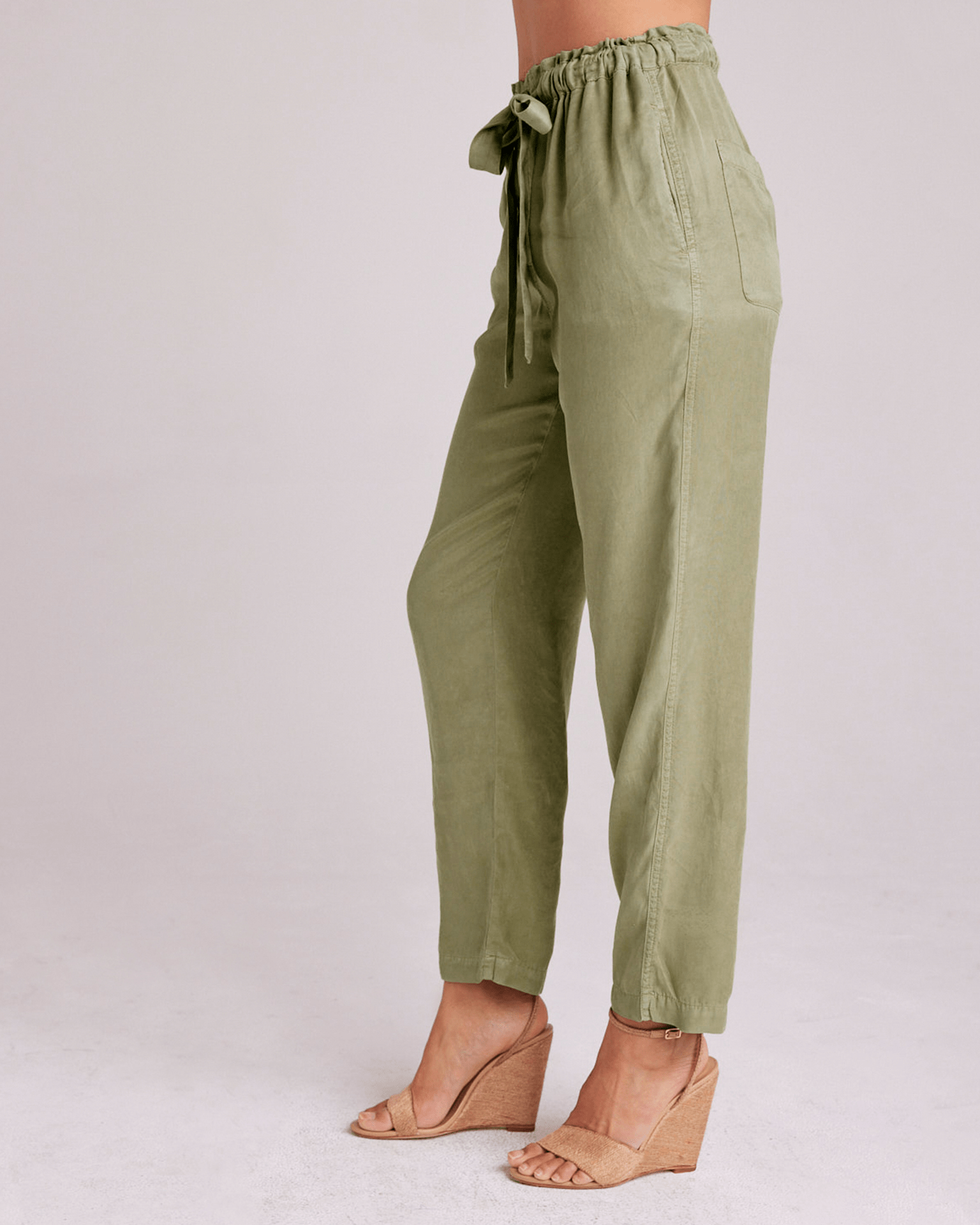 Bella Dahl Rose Easy Trouser in Dried Herb