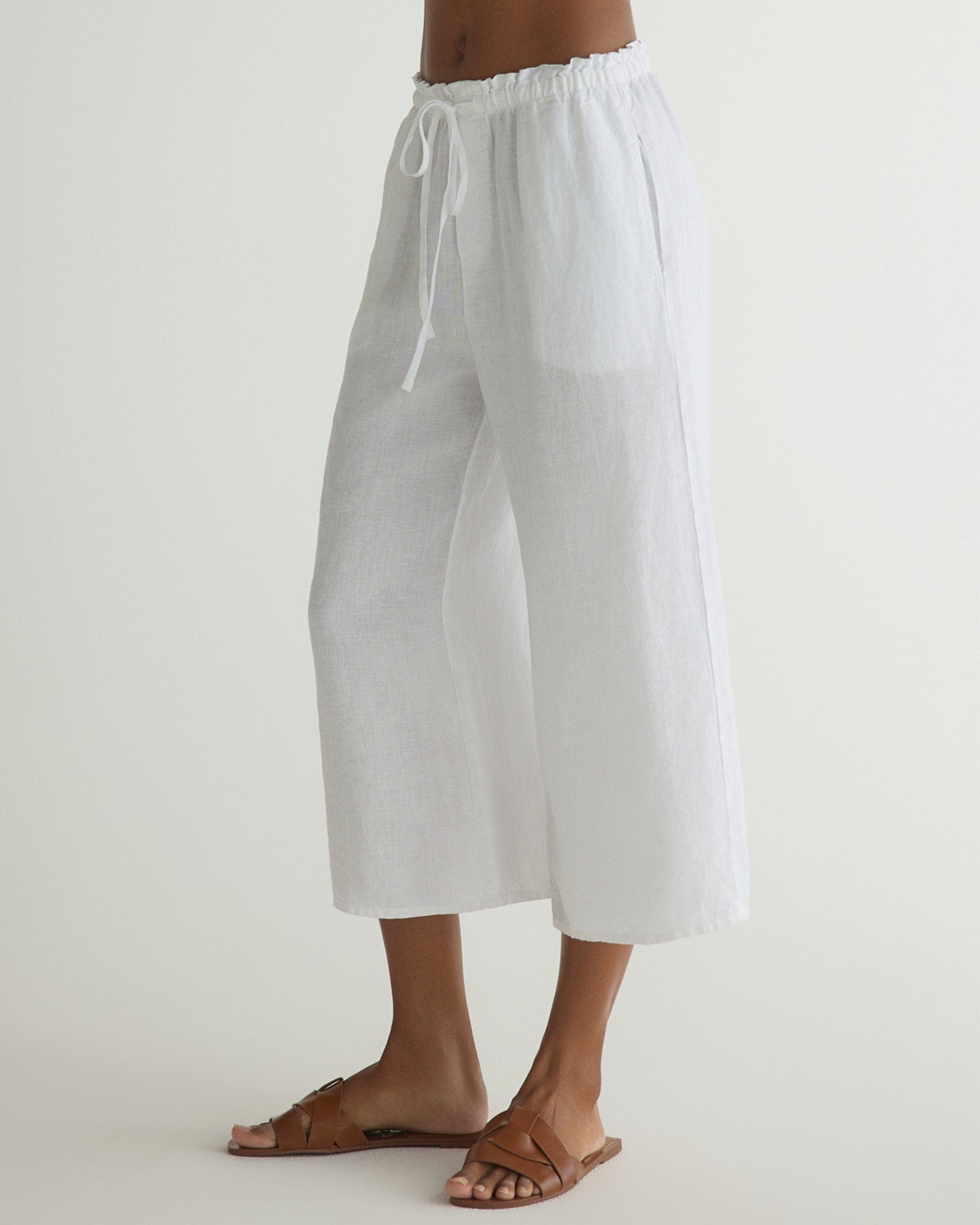 Bella Dahl Ruffle Waist Wide Leg Crop in White