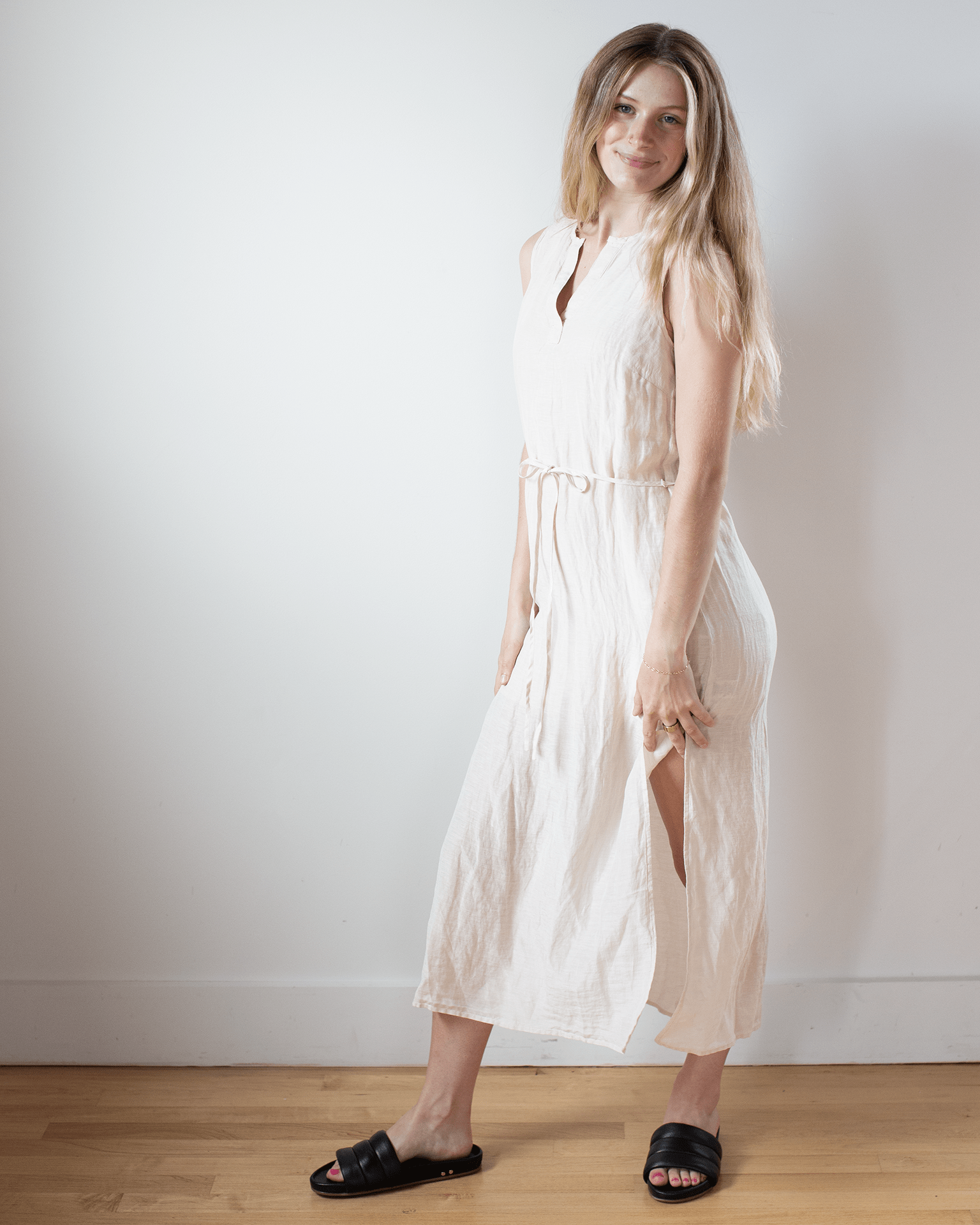 Bella Dahl Sleeveless Belted Maxi Dress in Moroccan Sand