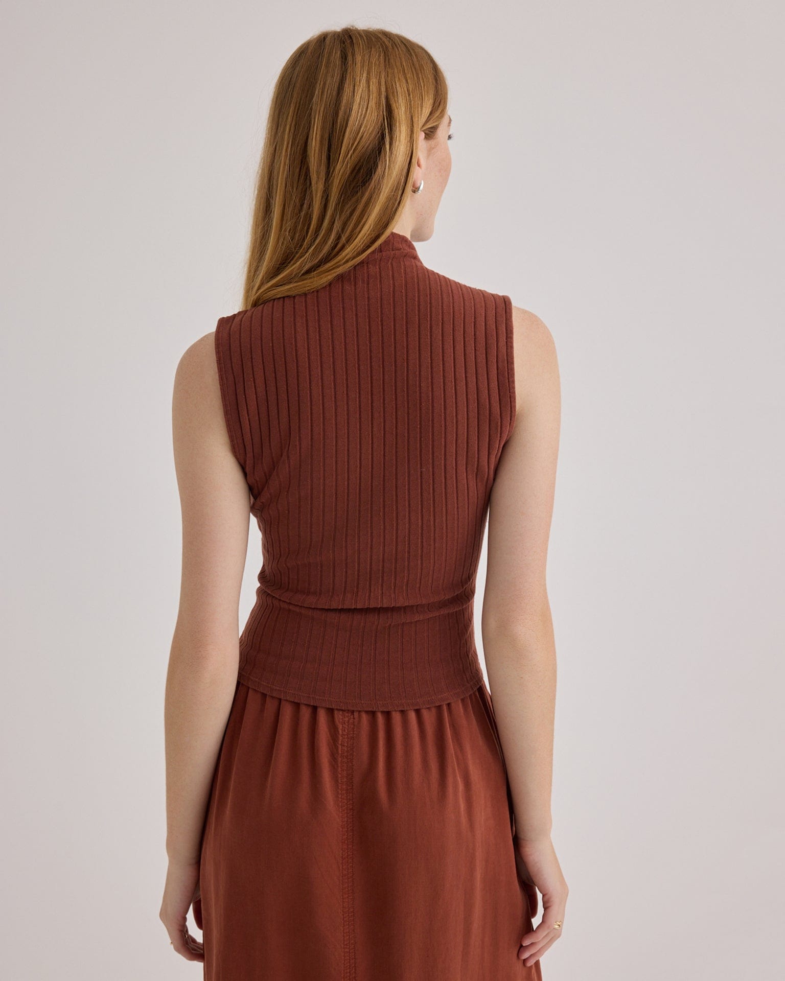 Bella Dahl Sleeveless Mock Neck Top in Autumn Amber