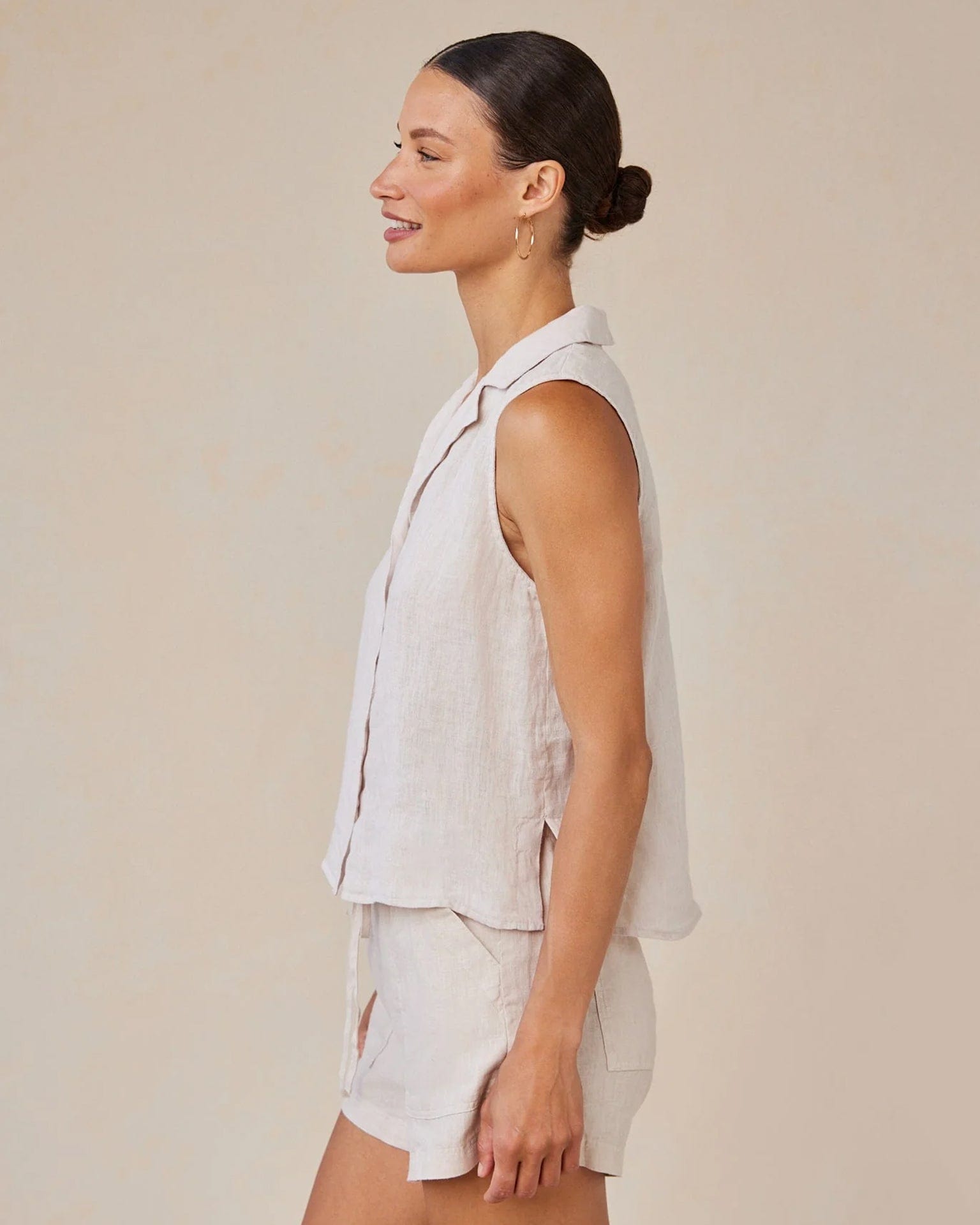Bella Dahl Sleeveless Notch Collar Button Down in Linen Sand