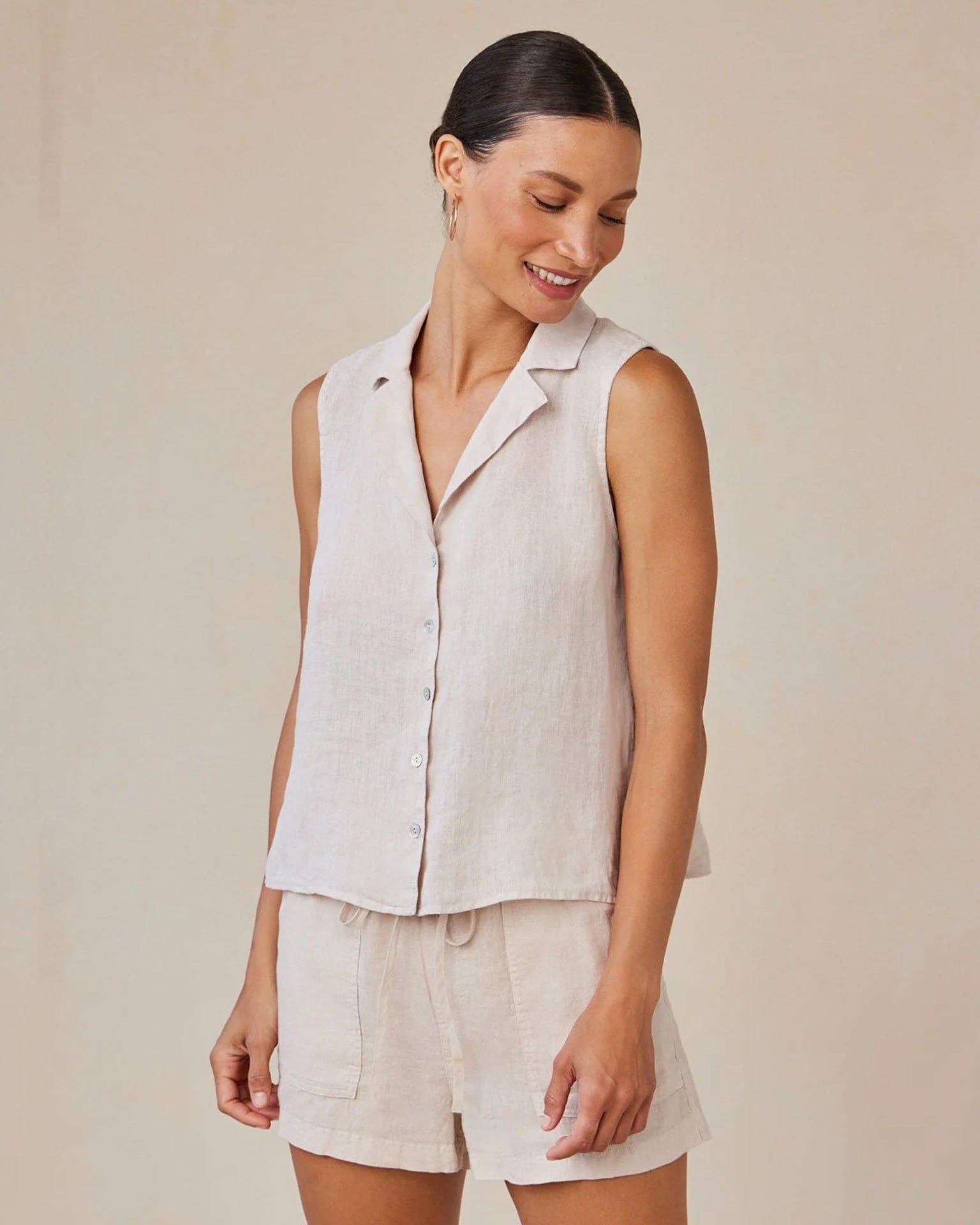 Bella Dahl Sleeveless Notch Collar Button Down in Linen Sand