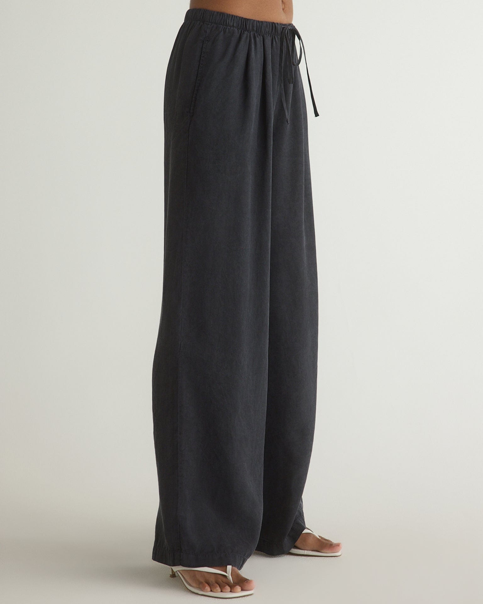 Bella Dahl Wide Leg Pleated Pant in Vintage Black