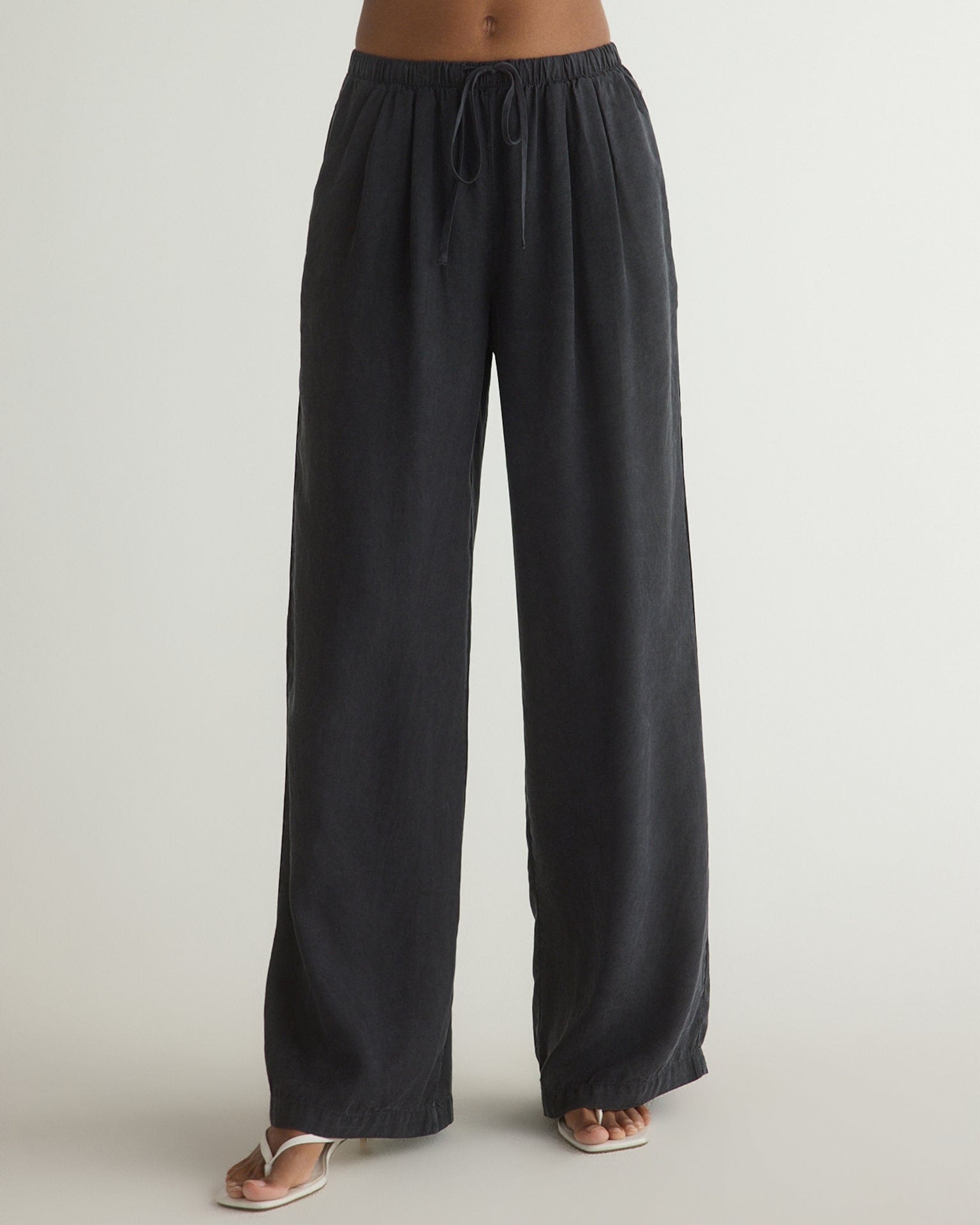 Bella Dahl Wide Leg Pleated Pant in Vintage Black