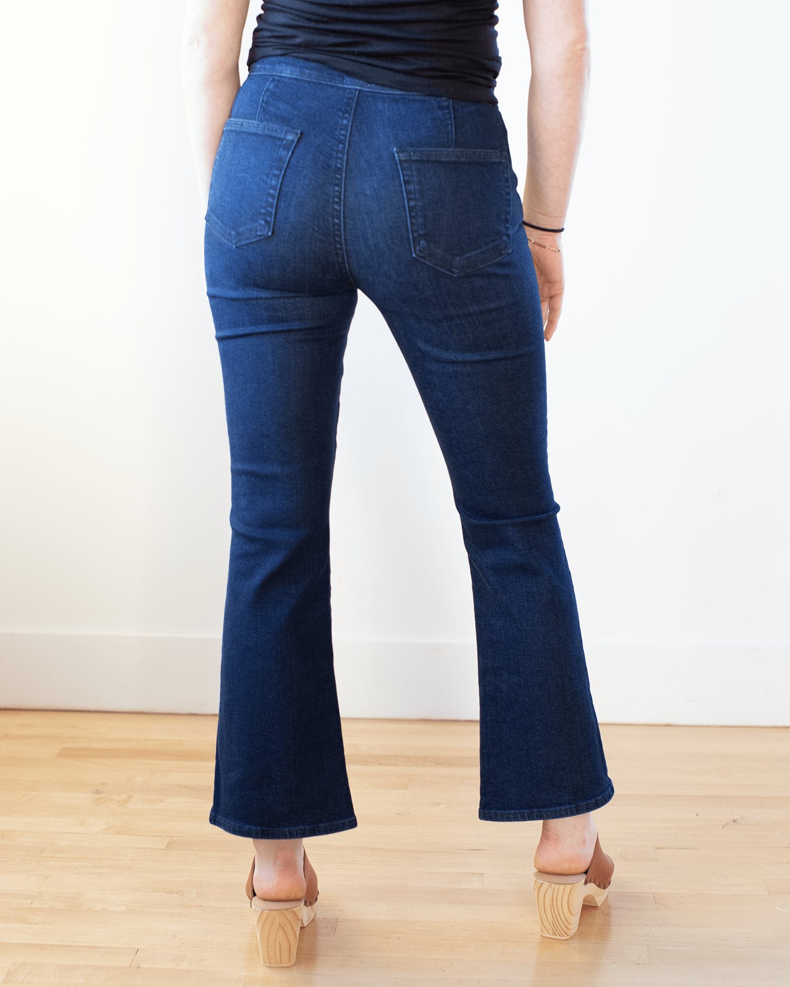 Edwin Lark Ankle Pull-On in Quietude