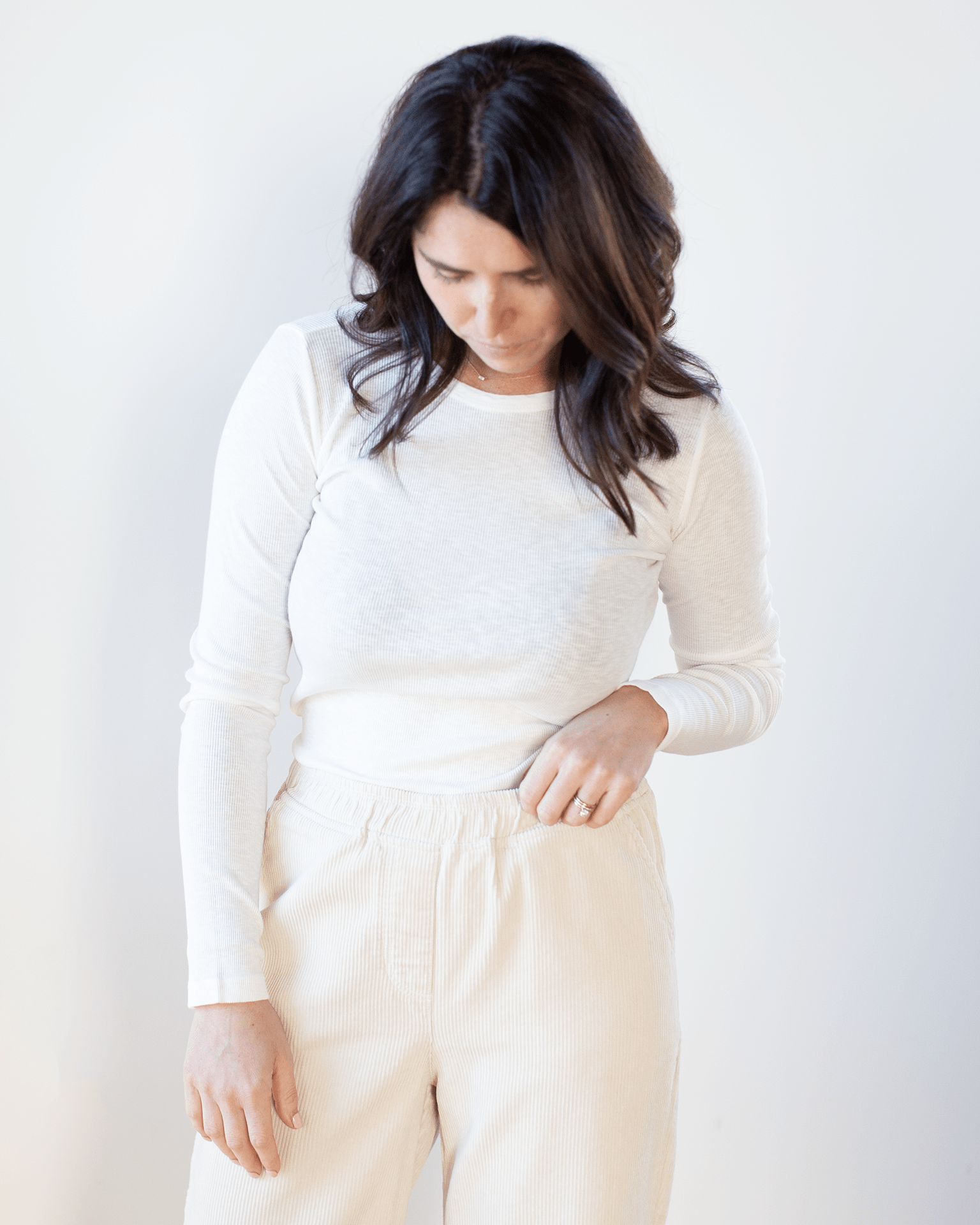 Velvet by Graham & Spencer Bayler L/S Fitted Tee in Ecru