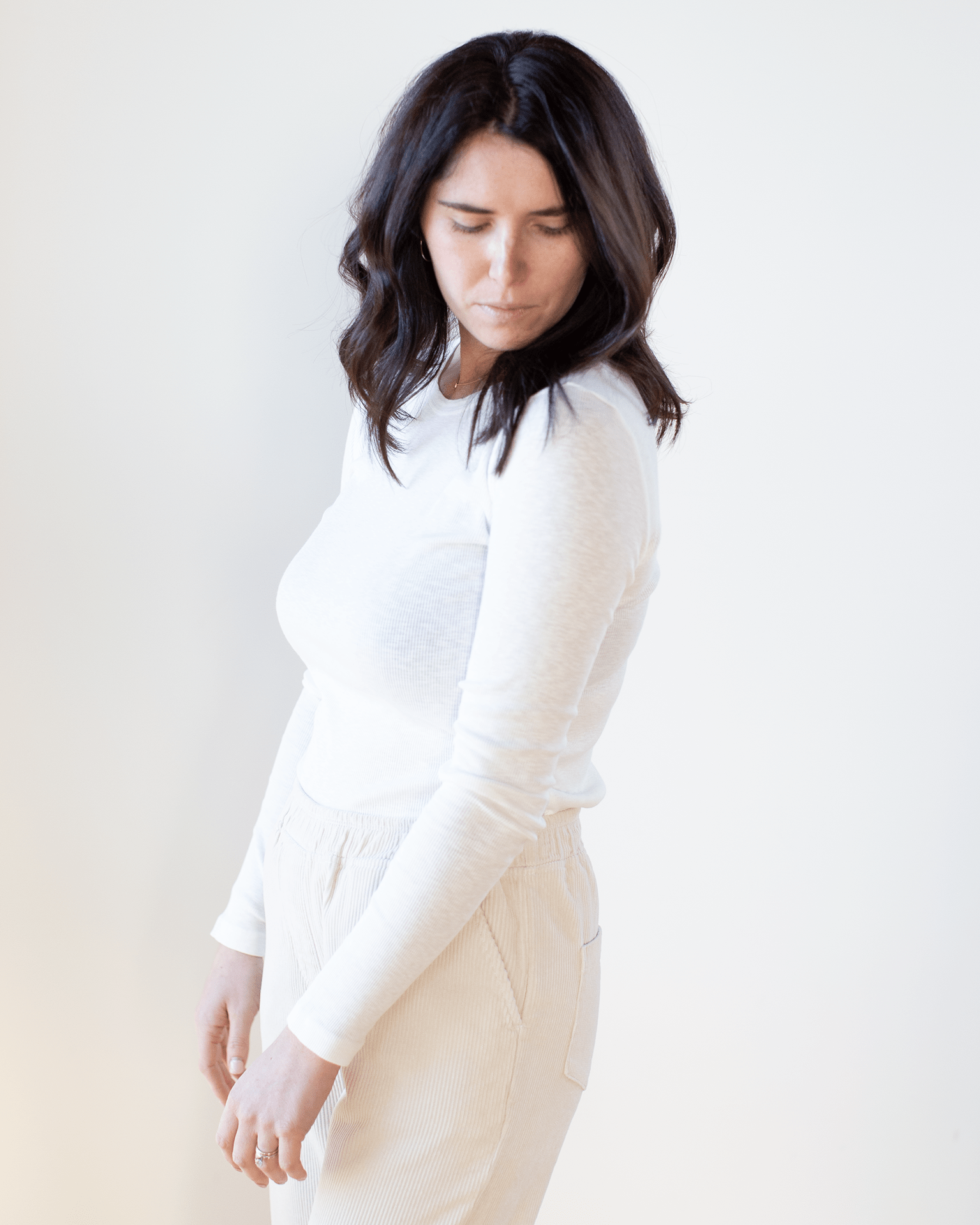 Velvet by Graham & Spencer Bayler L/S Fitted Tee in Ecru