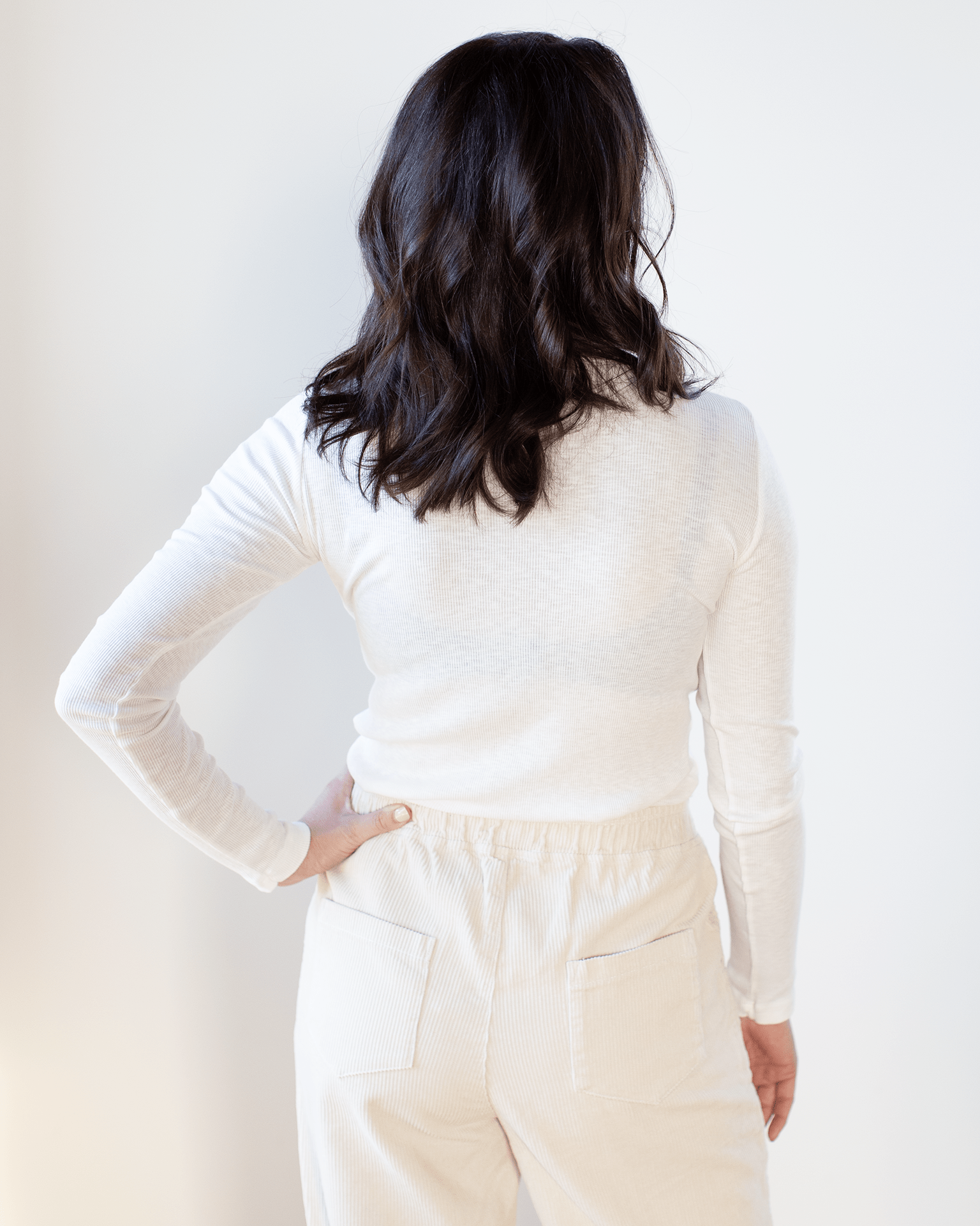 Velvet by Graham & Spencer Bayler L/S Fitted Tee in Ecru