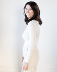 Velvet by Graham & Spencer Bayler L/S Fitted Tee in Ecru