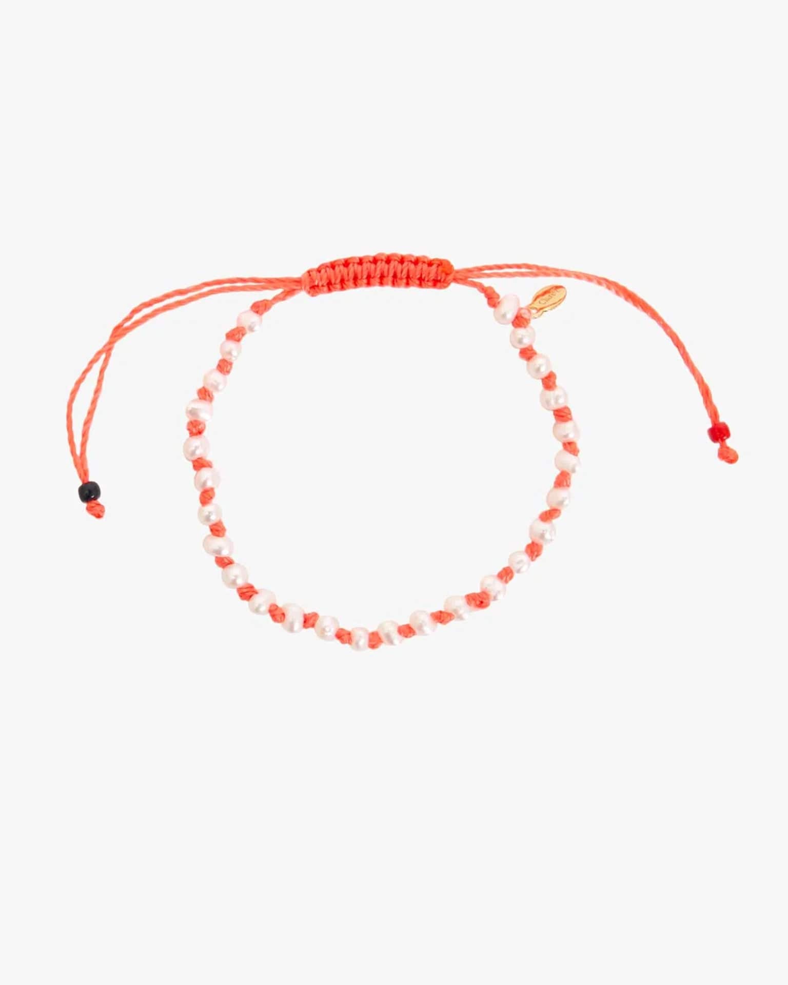 Clare V. Petit Pearl Beaded Bracelet in Cream/Coral