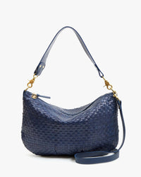 Clare V. Woven Checker Moyen Messenger in Bleu Marine