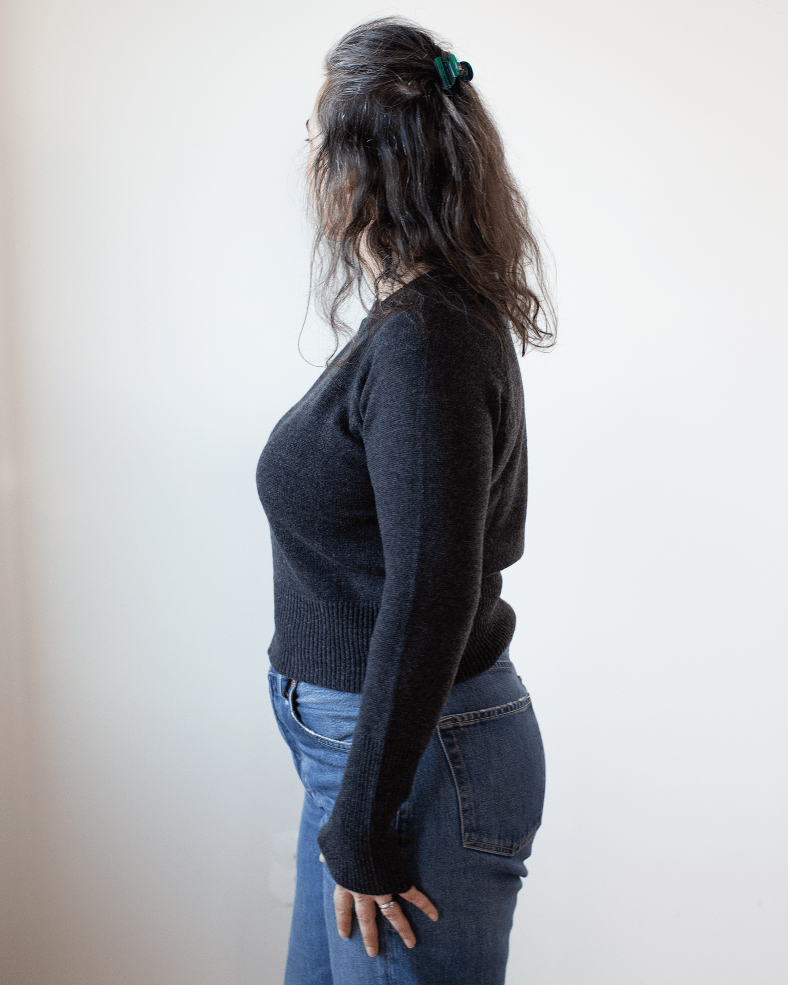 COLORI Cropped Crew in Carbon